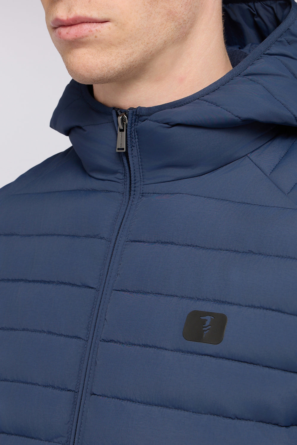 Giacca imbottita in nylon con cappuccio 3|892c0556b19354ac53fb44a75ab33f90915fe34da0312d67c6b109cf72829c6e