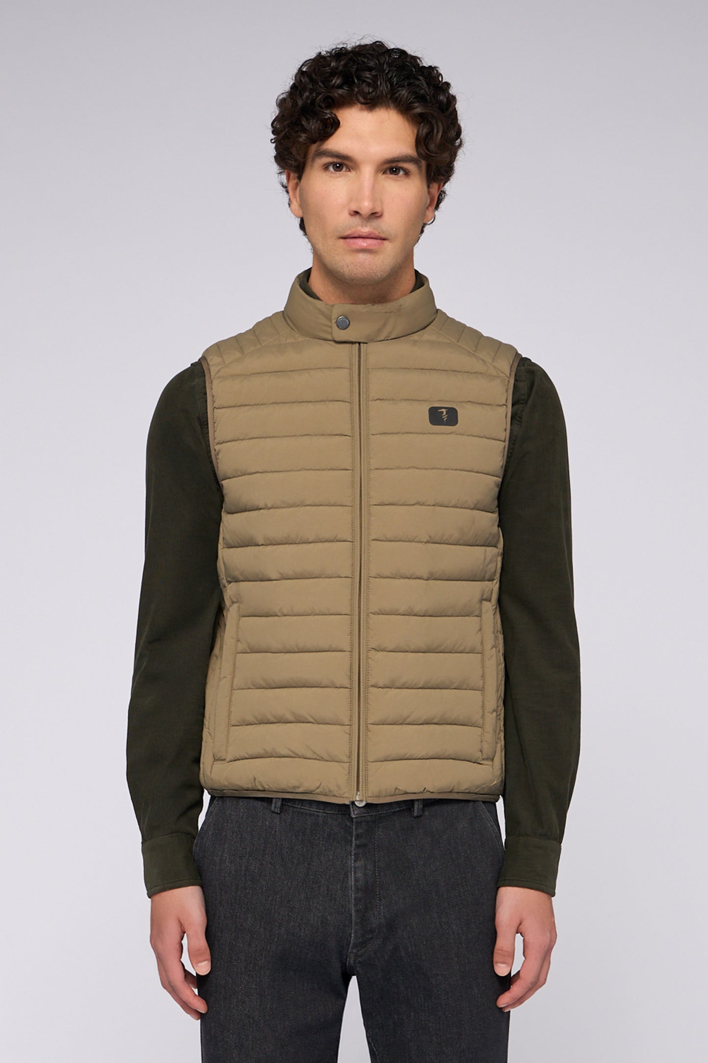 Gilet imbottito in nylon 1|37530193591ddc86b15127a197168840d708d002c9fb3afb1e29428eae657ce6