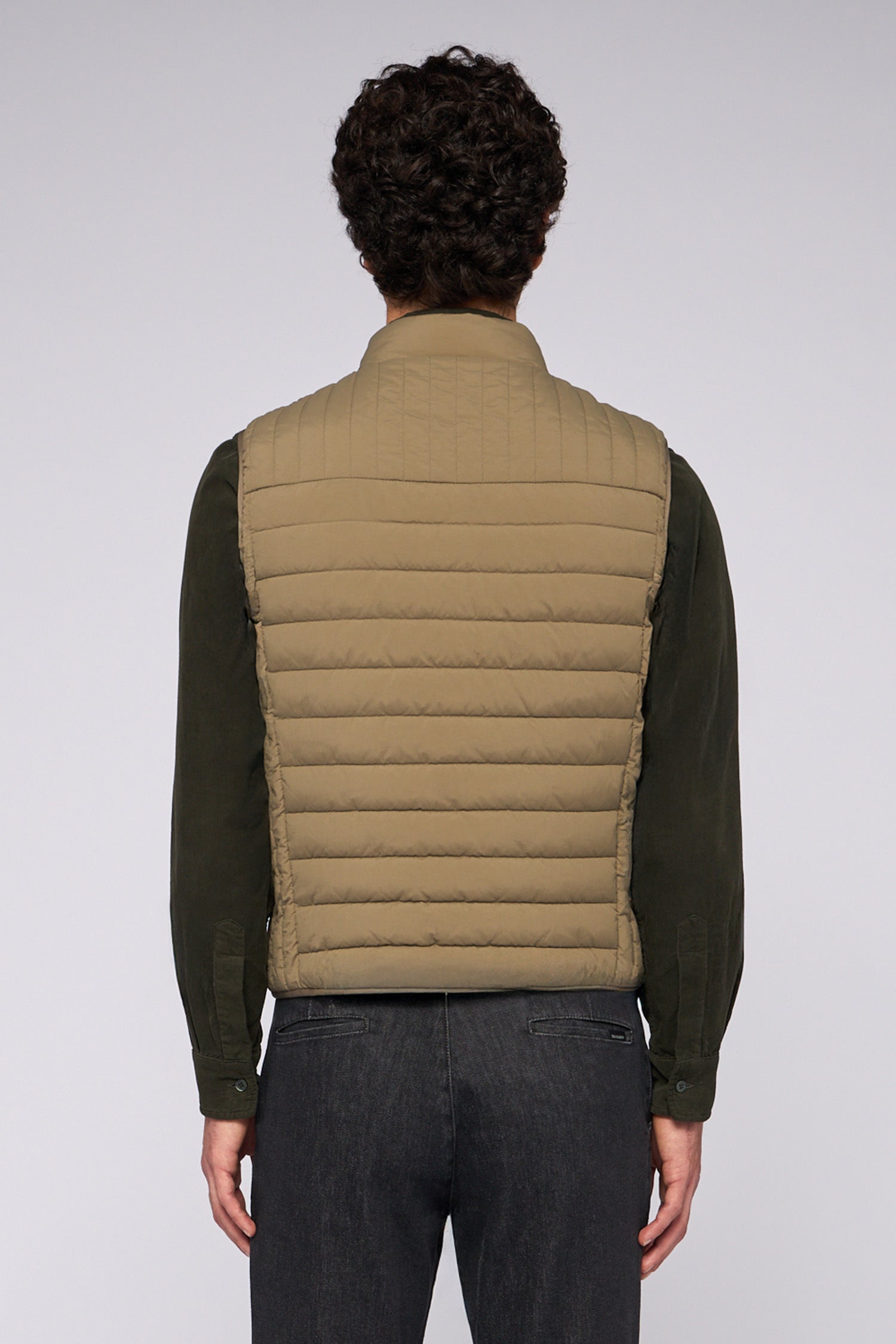 Gilet imbottito in nylon 3|a389a4893e66a5acb2aea198373ad697c6825ccb9a568142754c0434f7a9496e