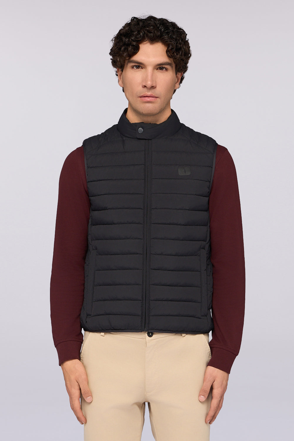 Gilet imbottito in nylon 1|9dcb288a129c4a4c60928b0cb374b5c0a2768baa8e530967a77c87981d9aed7e