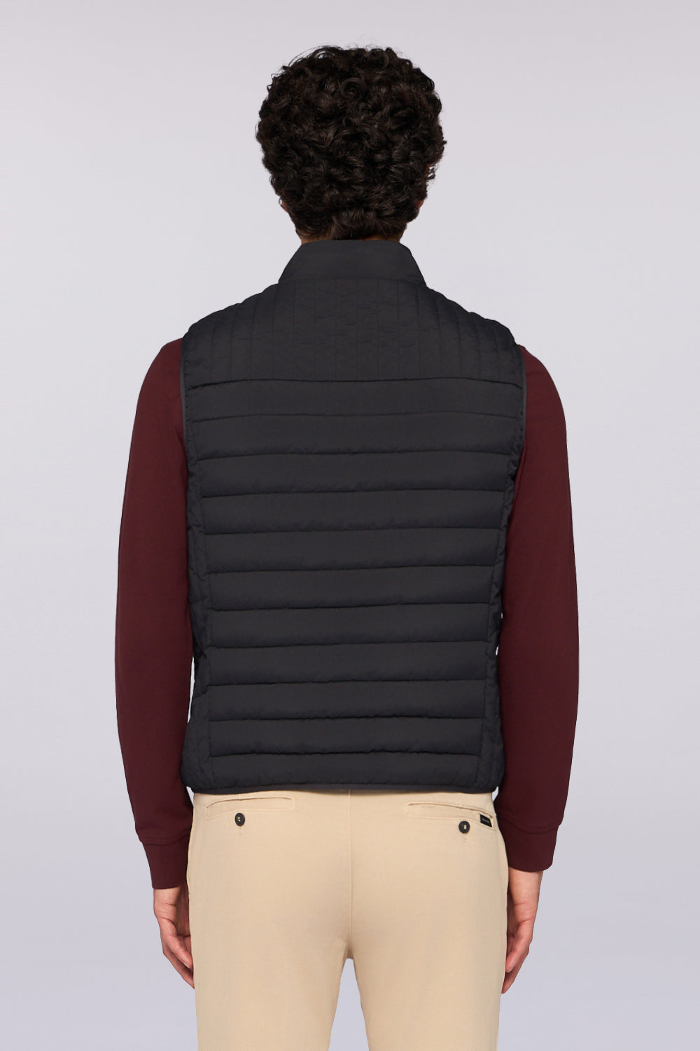 Gilet imbottito in nylon 2|03e62db51518d979a455b7b8ff2338d4d480f0cd04cf2fed1d1206eb872234df