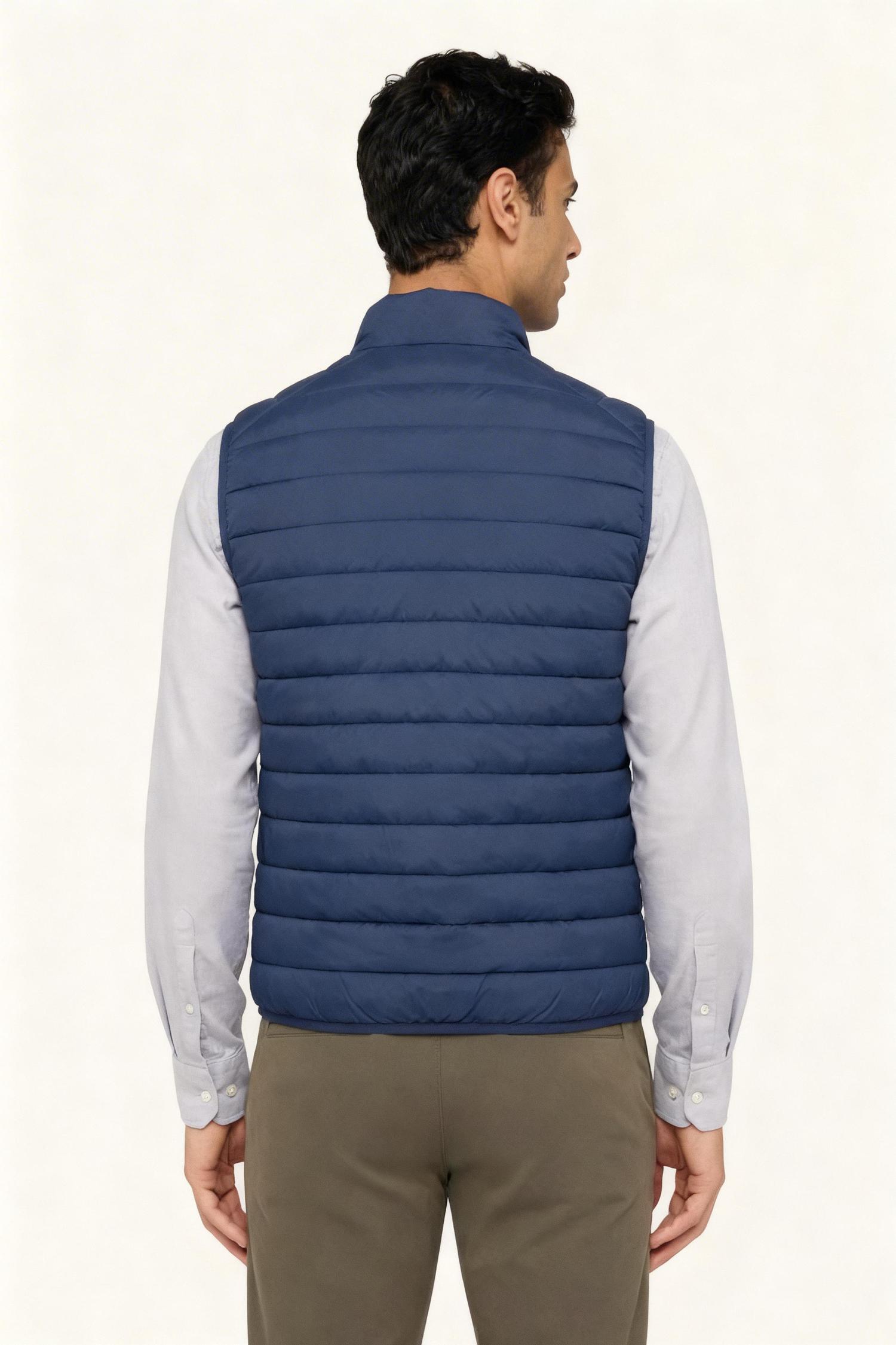 Gilet imbottito in nylon 2|7a4d9db78998f7598d8dbeaaf26e7260becf83c1693993b54cde1406f6cce21a