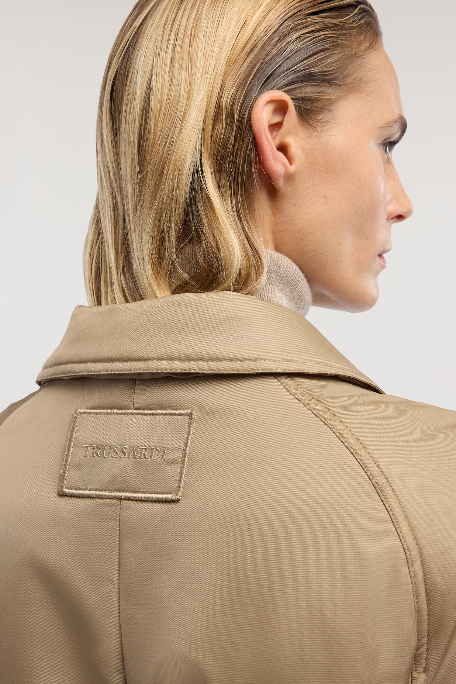 Trench imbottito con cintura doppio ardiglione 4|557ef70231e6b5a3264e480e5d9ed19f63ed599bd9ce013893dfcf44c895bd91
