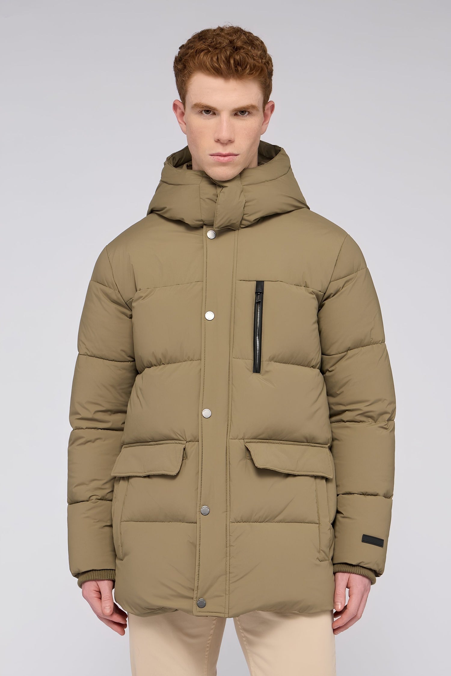 Giacca imbottita con cappuccio in nylon laminato 1|83877f0994ade921c5a82d1b917f0f6f9335669a2cf62b41232e6d6dddf9ebc7