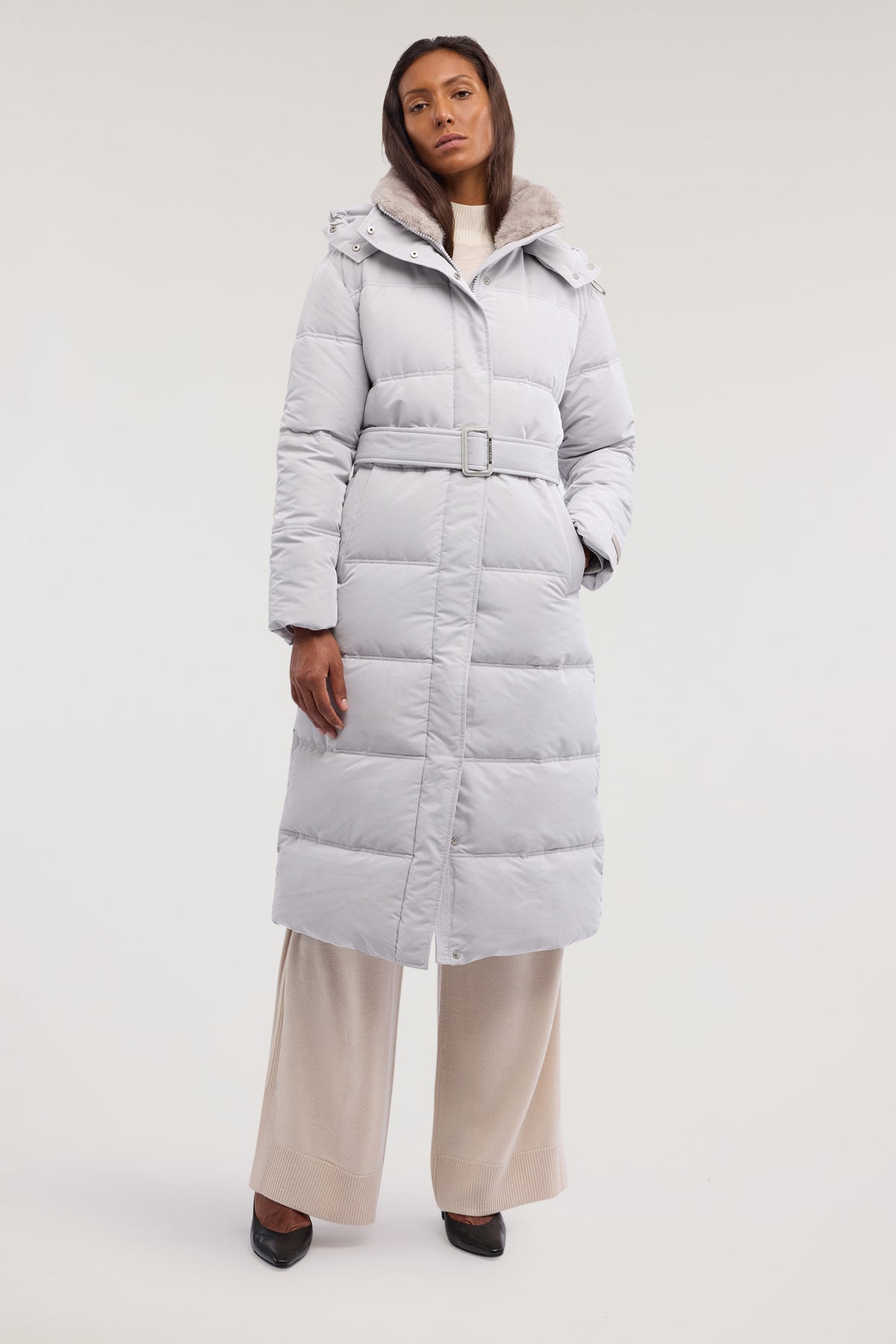 Piumino lungo Sorona con cintura 1|cfd76105895b8b53b36c4346461399f3677dddfdfb5b52f12bca437d90f7d120
