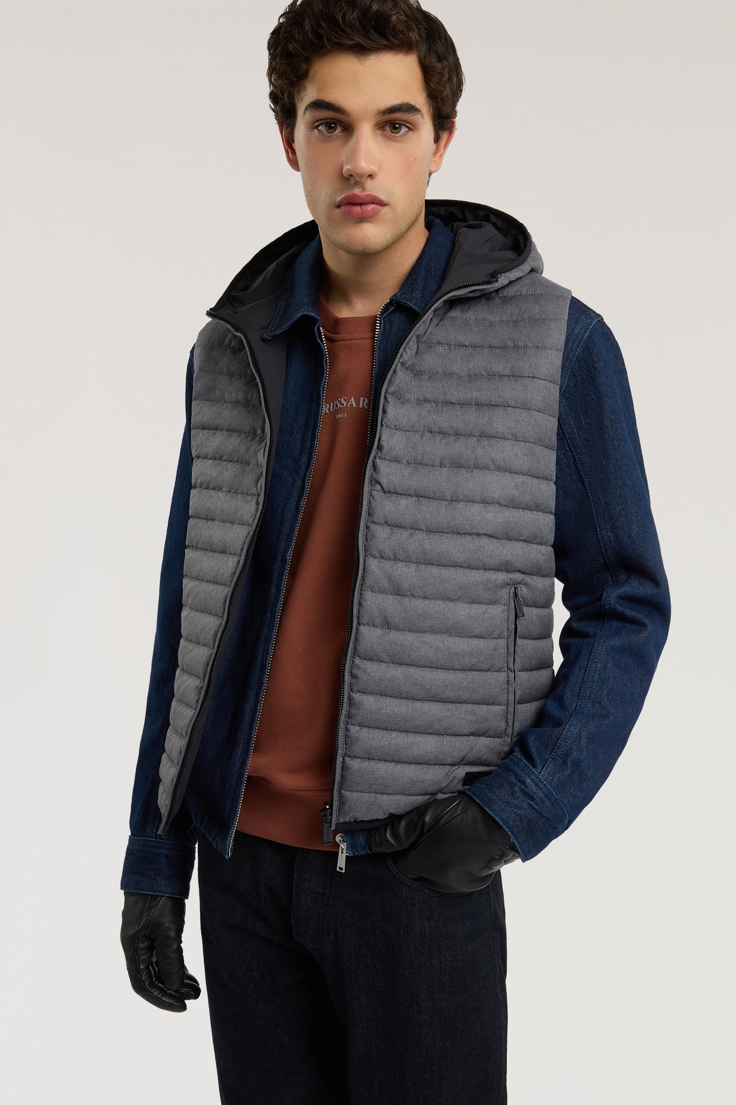 Gilet imbottito reversibile con cappuccio 4|c9d4570dd38a3af8d37210a43e7405cc6a81b56e64fff6021f19cbb0aa959673