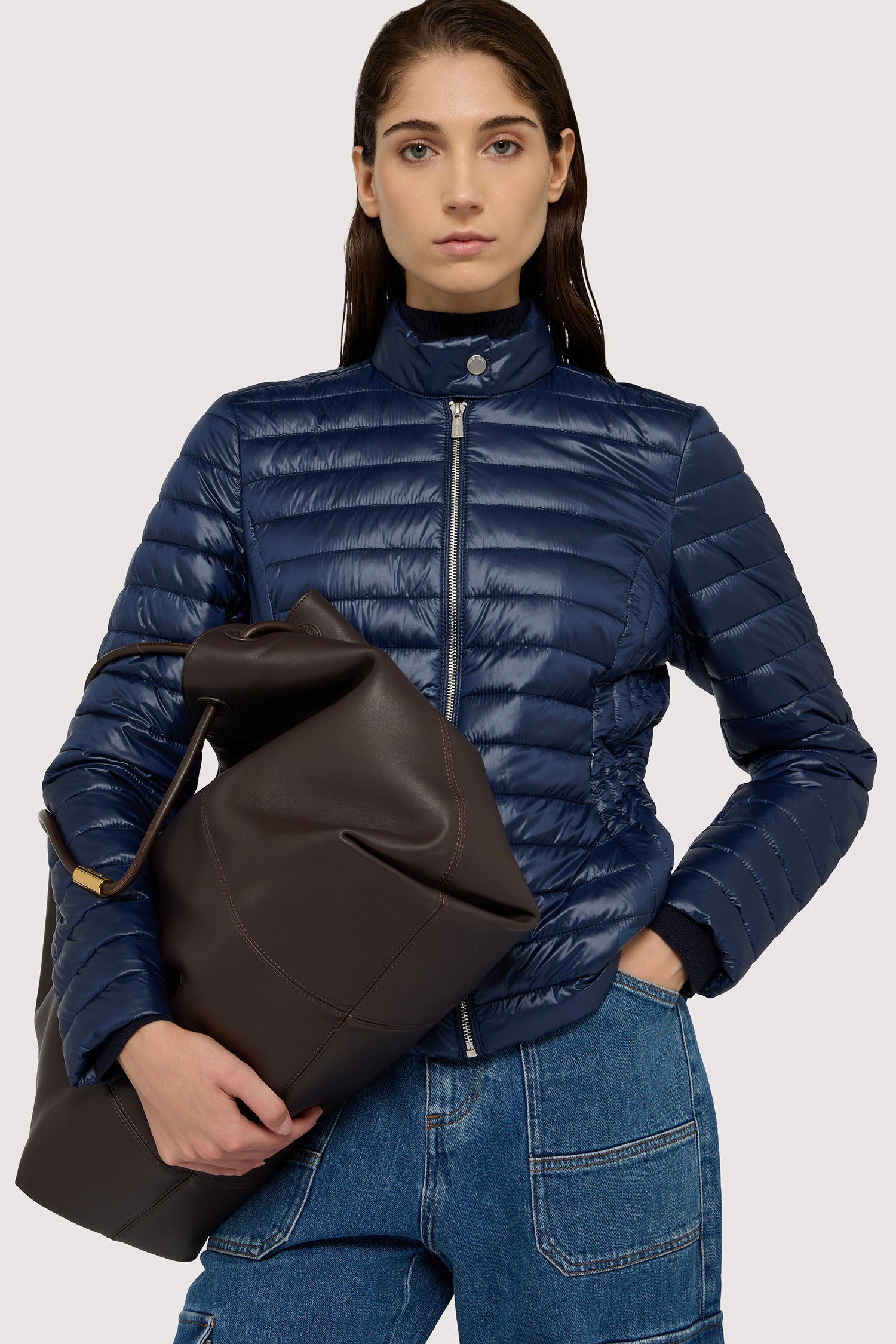 Giacca imbottita in nylon lucido 5|82b2c2e01a6a58d801cbc026db63c95e5974109681c6d84caf0930f3bd2474d4