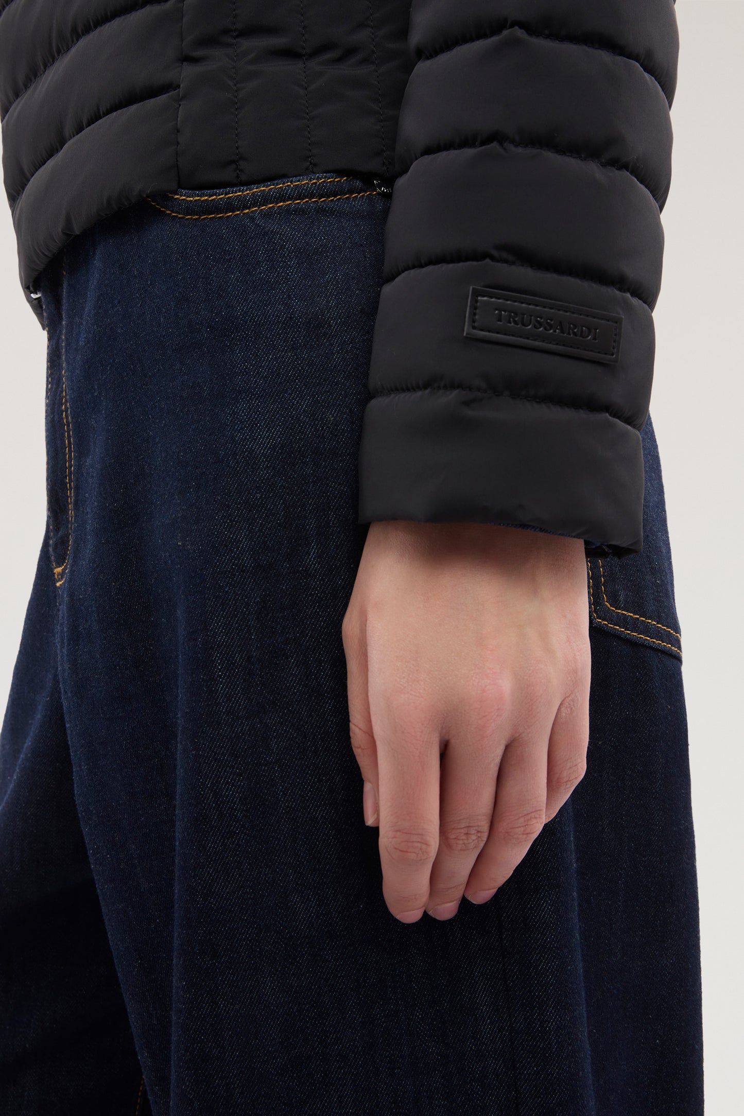 Giacca imbottita in nylon con cappuccio 3|820d66549c89270475ef0f1a38cdd67ec5a76887cdd3c86659d836557d138bc0