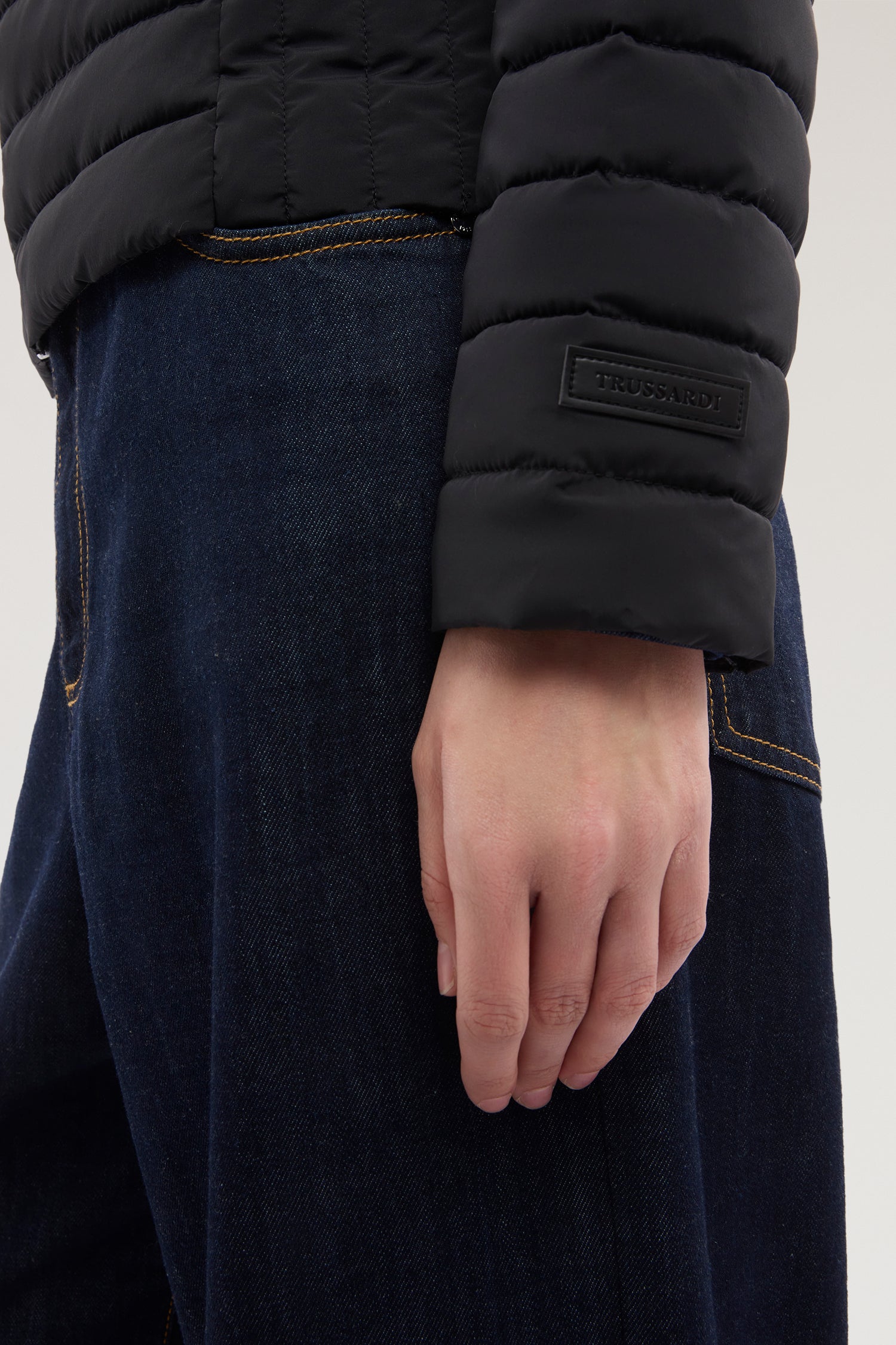 Giacca imbottita in nylon con cappuccio 3|820d66549c89270475ef0f1a38cdd67ec5a76887cdd3c86659d836557d138bc0