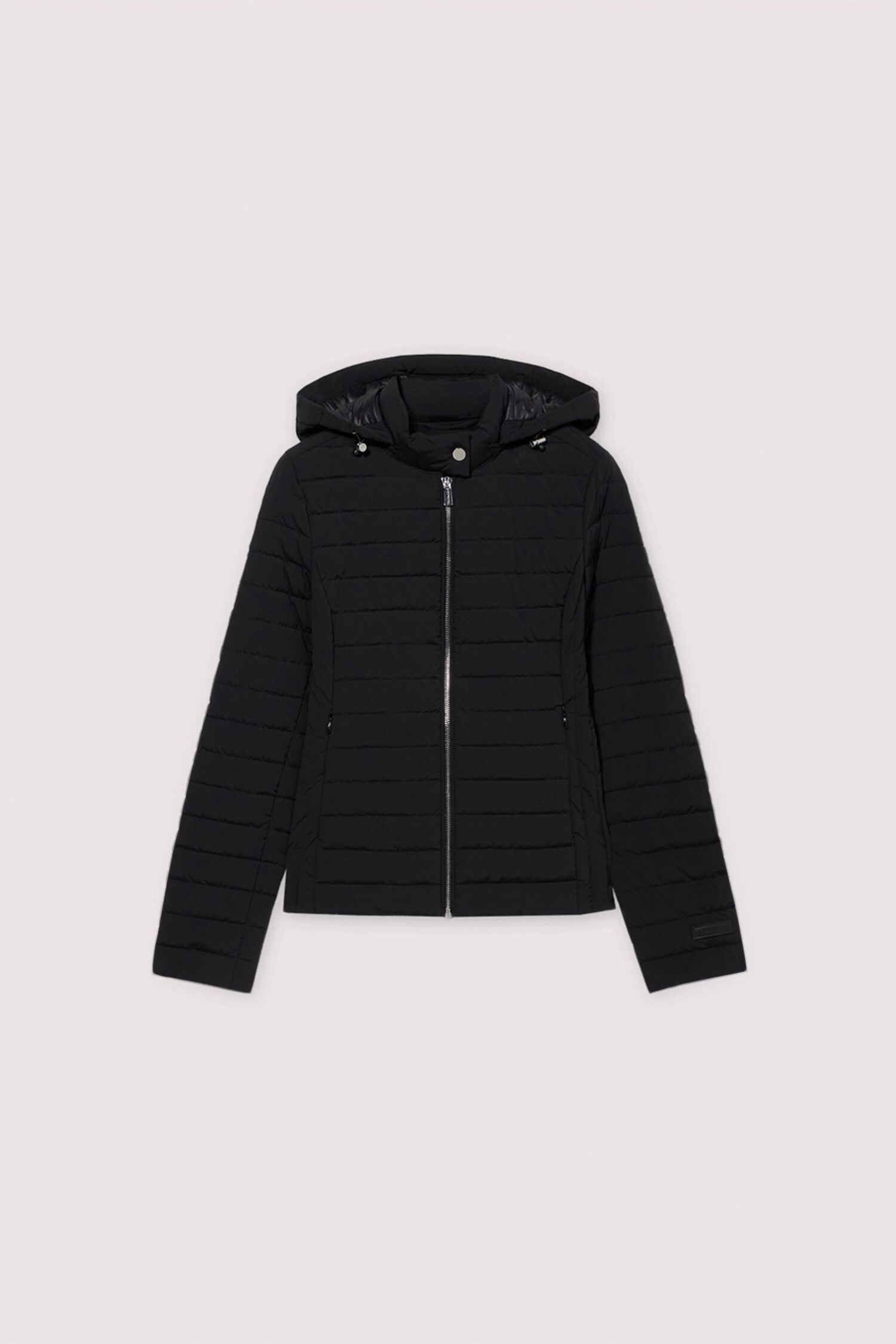 Giacca imbottita in nylon con cappuccio 1|e4df7d637df22b331adfb06109142229612cedac3a75ba36ab35397962964d9d