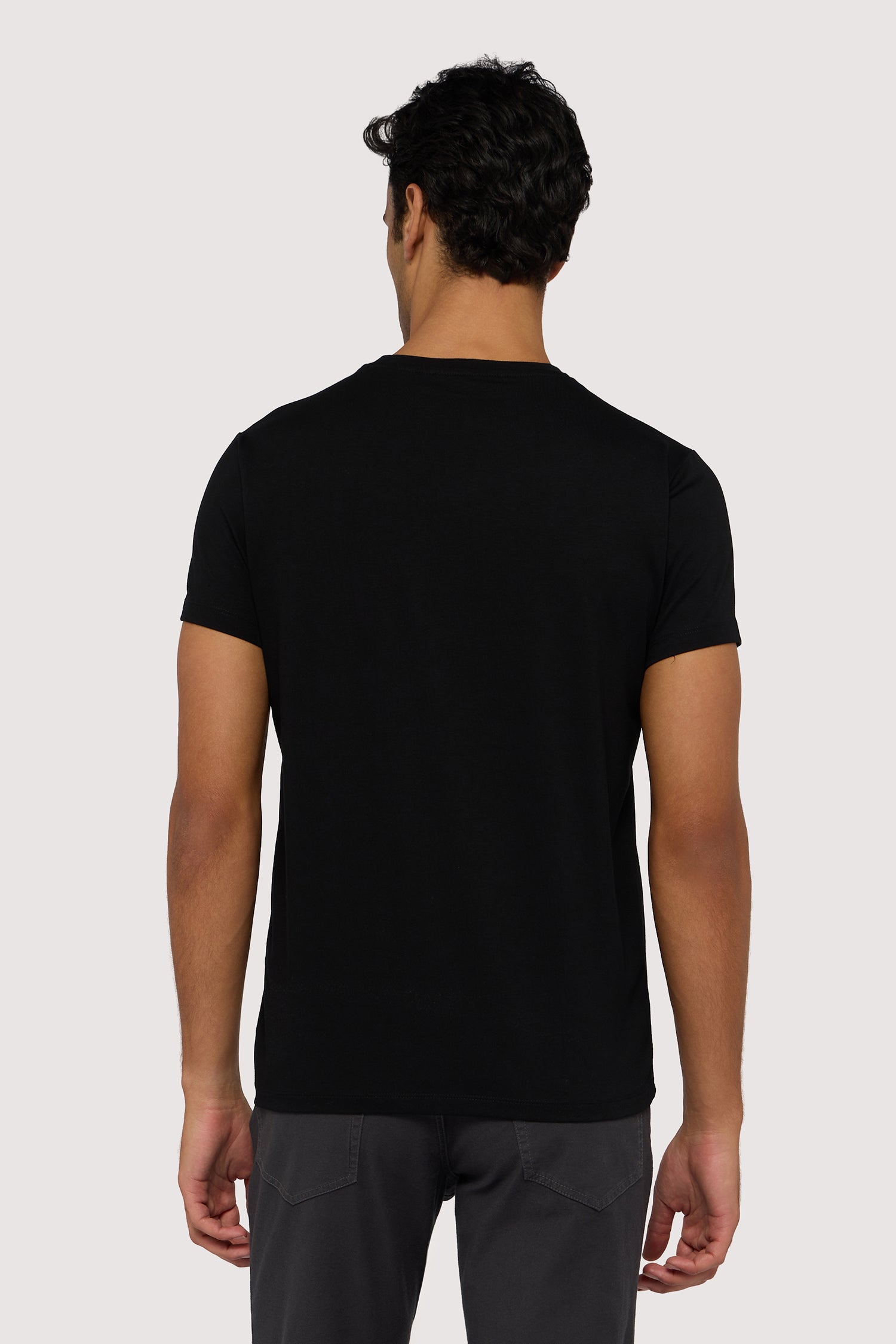 T-shirt slim fit in jersey con ricamo 2|ecbcea96f4051a1d8e57de753692c312cce5d863d3f84efe69702a7df45af4de