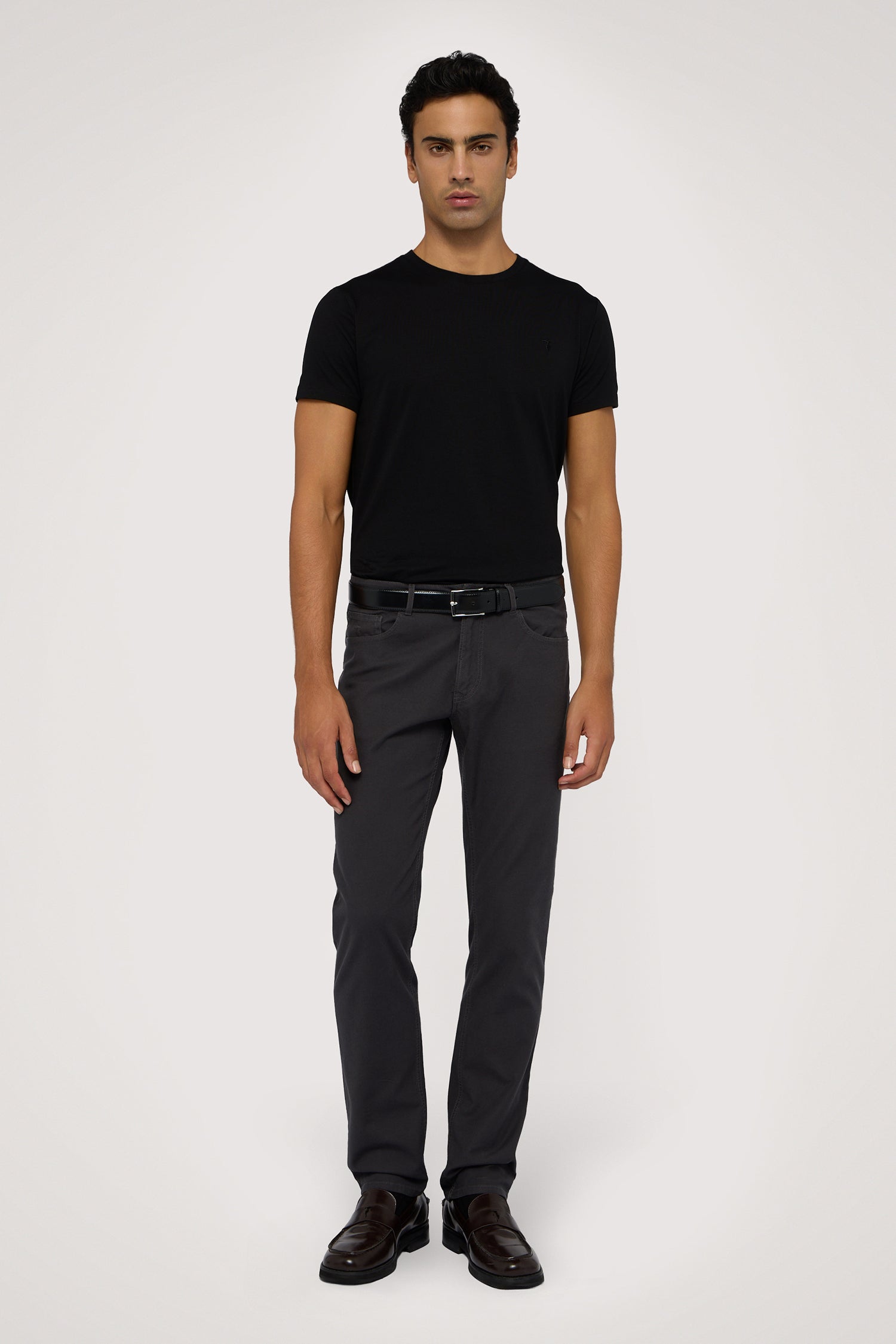 T-shirt slim fit in jersey con ricamo 4|9736d3d00ef64ea32a71686011332d9eab5f8dbe4c10d85c27ee884baf82e51b