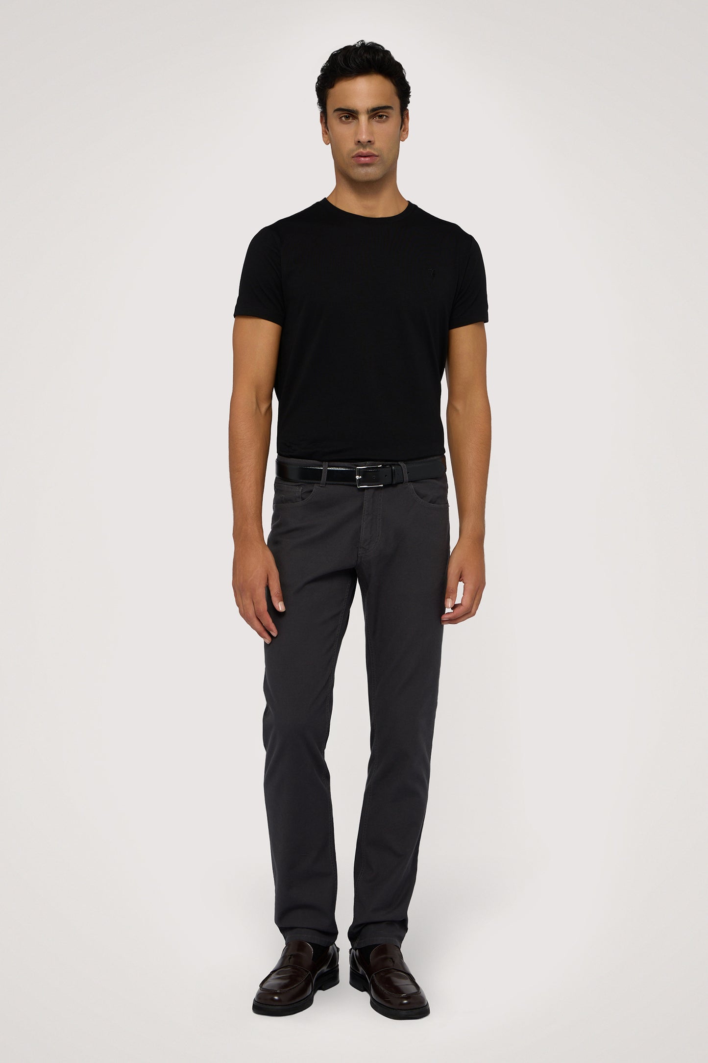 T-shirt slim fit in jersey con ricamo 4|9736d3d00ef64ea32a71686011332d9eab5f8dbe4c10d85c27ee884baf82e51b