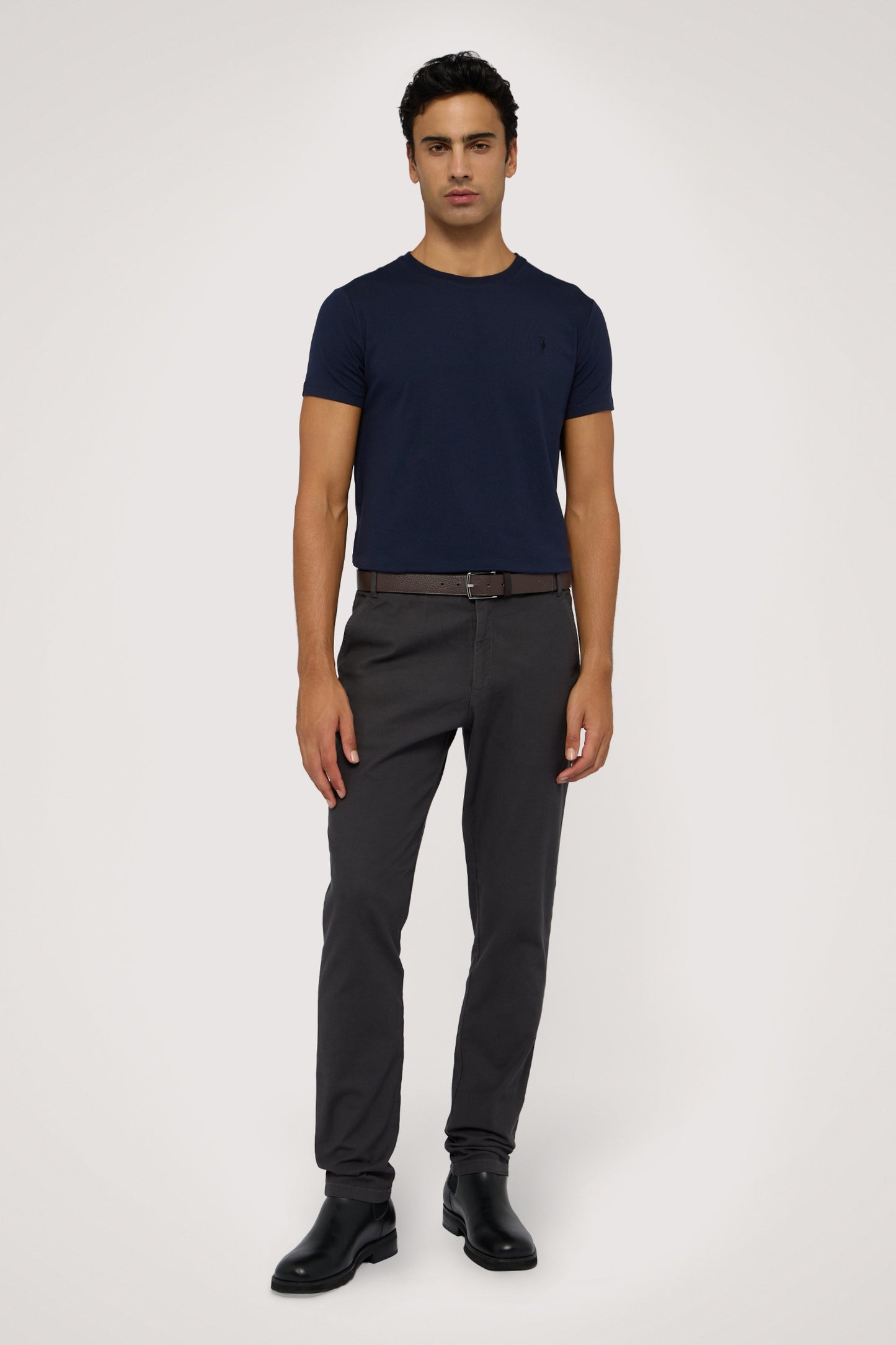 T-shirt slim fit in jersey con ricamo 4|ce67830c375aac6b45595eb57048c3b03a26ccd891de61023d7099494ced265c