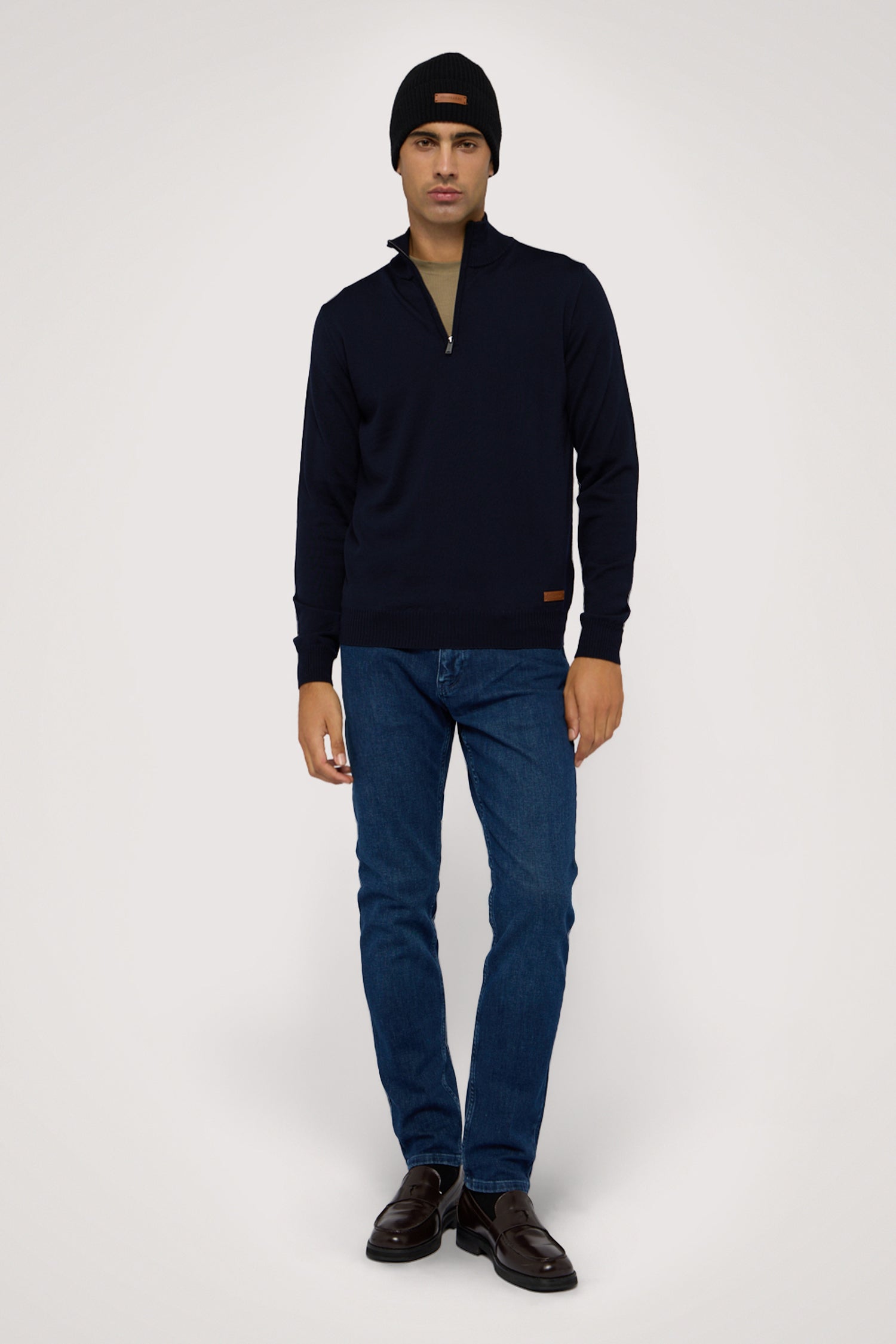 T-shirt slim fit in jersey con ricamo 4|fea70da8d29c2b1455fbea4de5a5f26d5eab7e0f8ed55ec77050a721d8678674