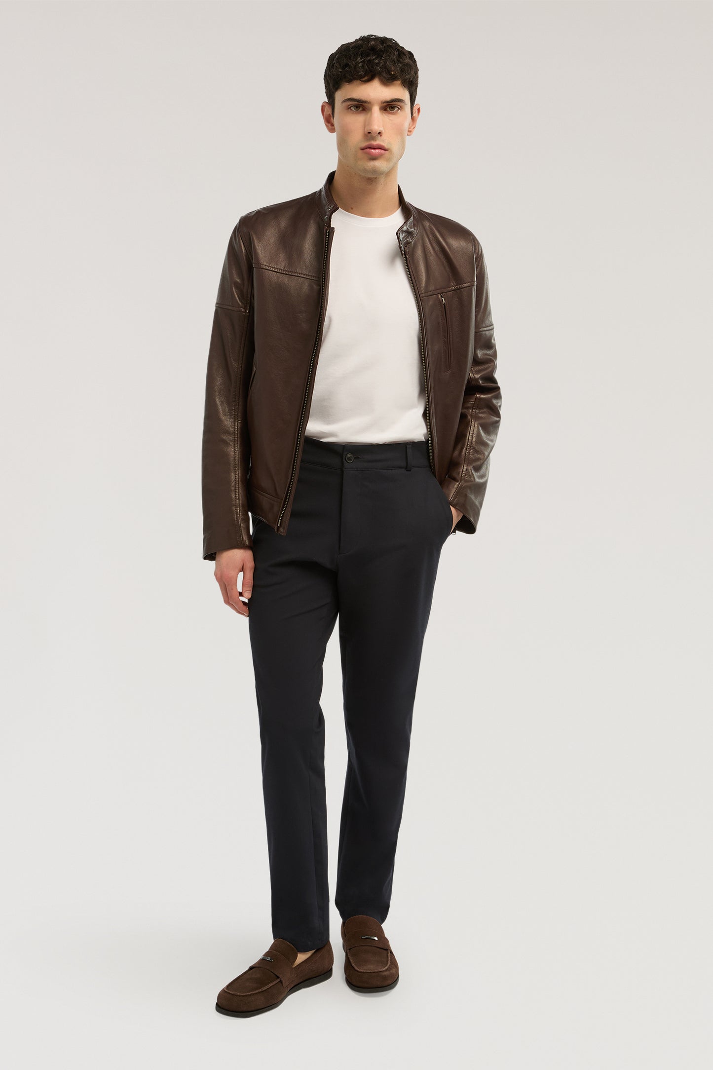 T-shirt slim fit in jersey stretch con ricamo 4|c0f677a3b4e2262a8ce083d25356d03275dfe653b43ee19377971c75b7411057