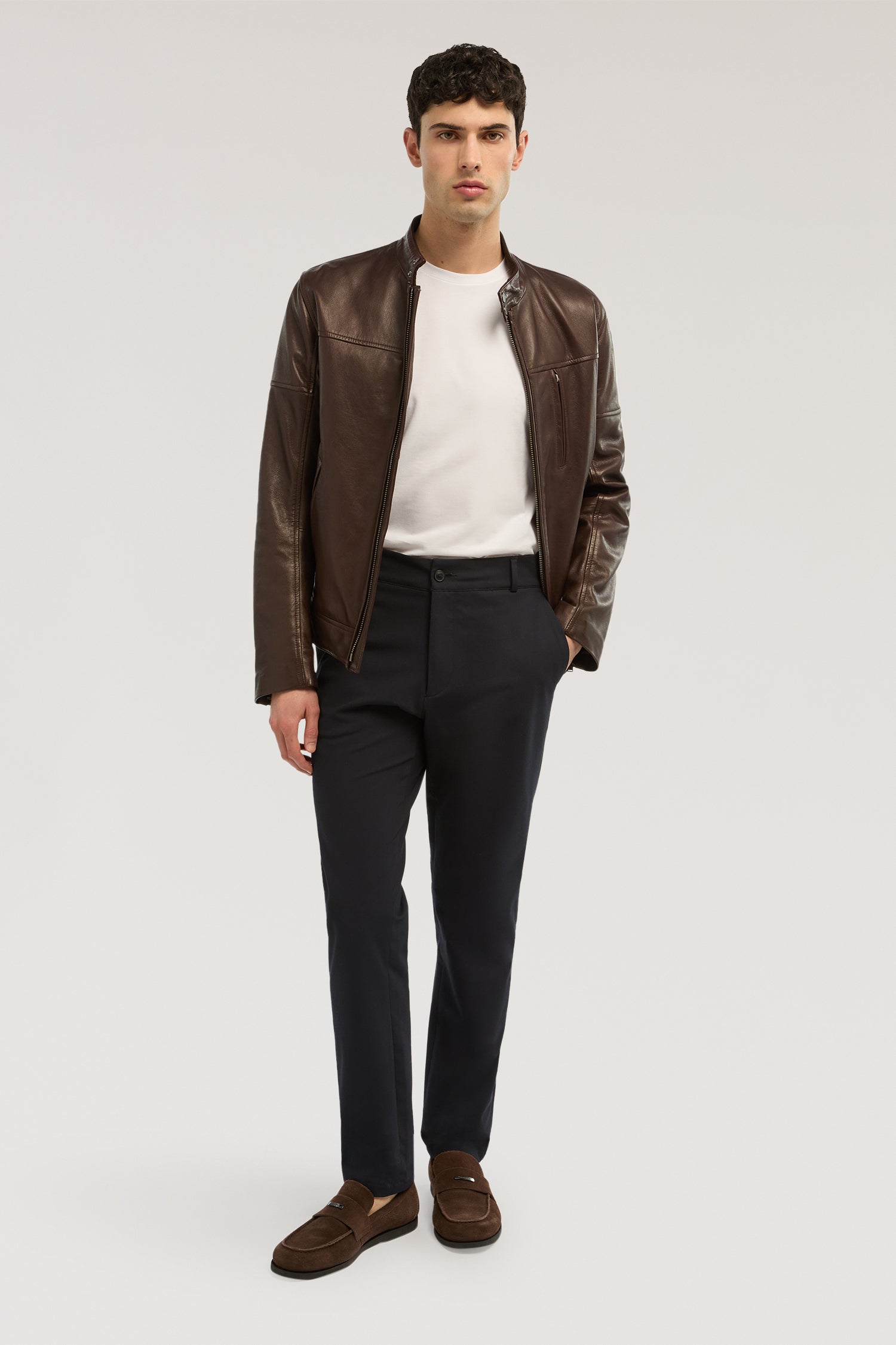 T-shirt slim fit in jersey stretch con ricamo 4|c0f677a3b4e2262a8ce083d25356d03275dfe653b43ee19377971c75b7411057