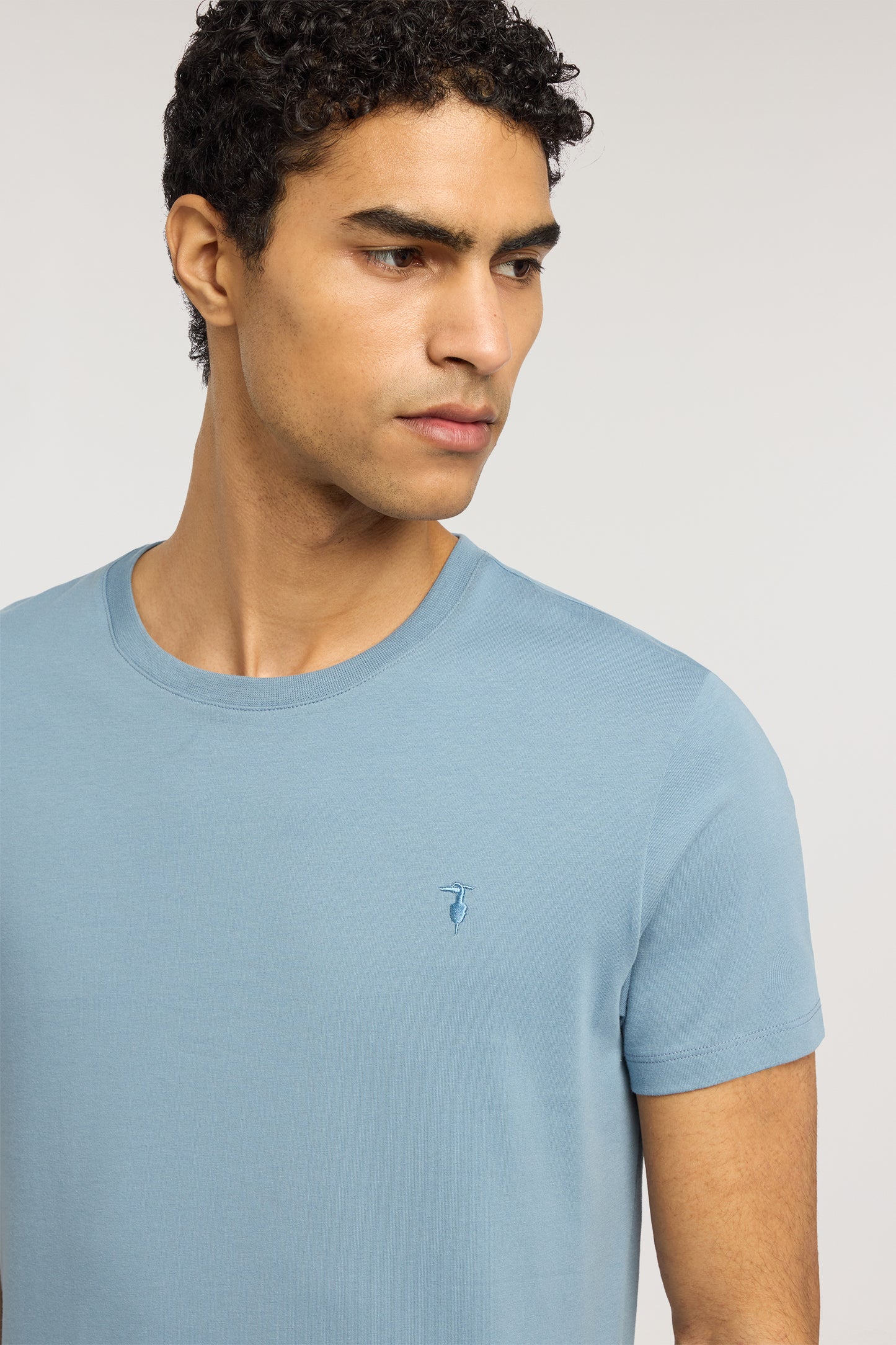 T-shirt slim fit in jersey stretch con ricamo 2|4cf40ec4bd461d3bb73538742f0b8f8c885bcdcbfa689e3b6c6f566198440793