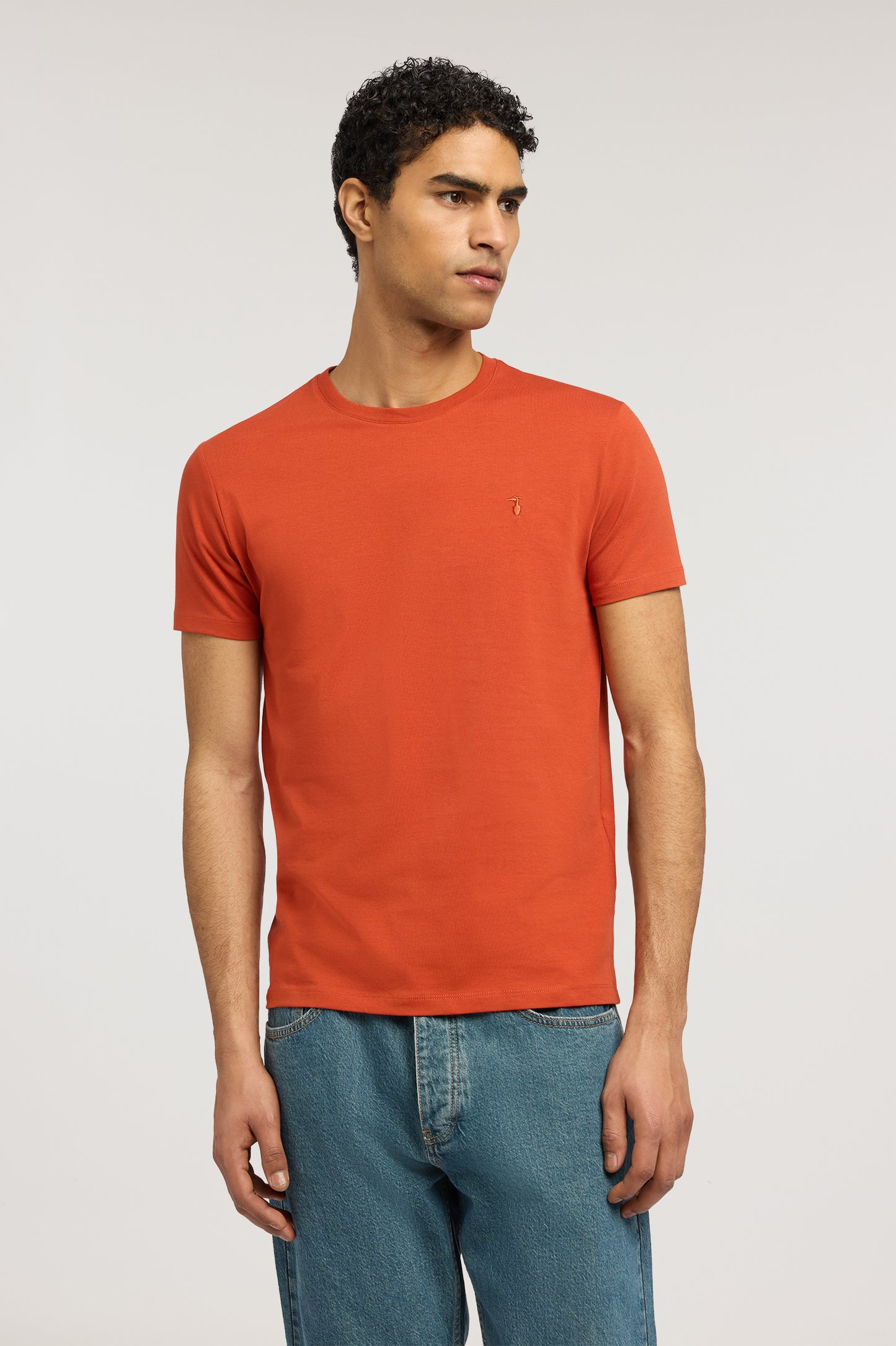 T-shirt slim fit in jersey stretch con ricamo 1|c0cf7c306686519b6b7ec65d73aa9e251de5856b7300993937b3eabed519033b