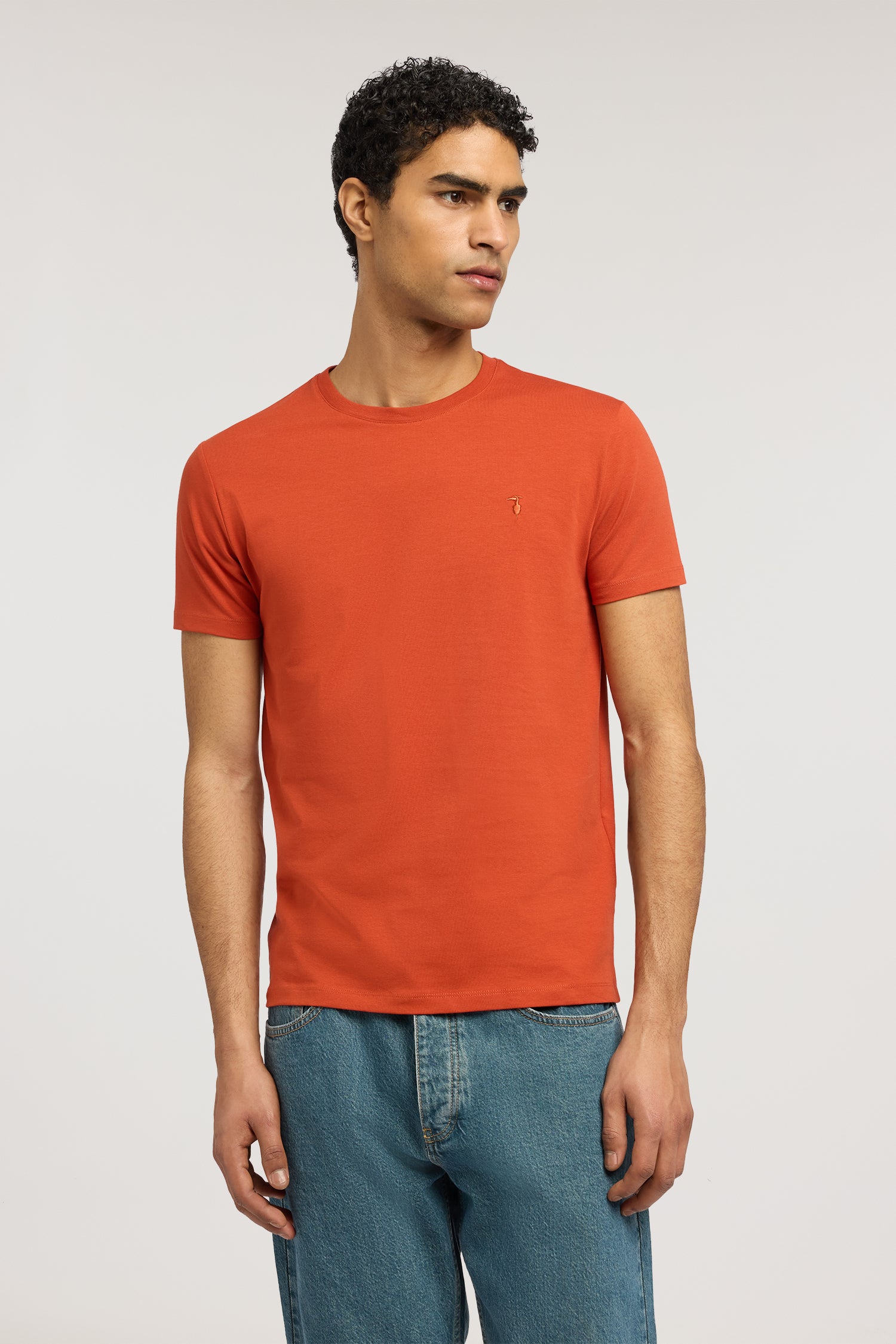 T-shirt slim fit in jersey stretch con ricamo 1|c0cf7c306686519b6b7ec65d73aa9e251de5856b7300993937b3eabed519033b