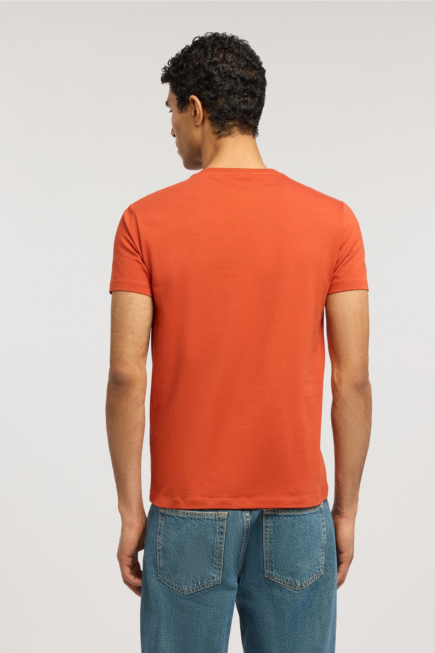 T-shirt slim fit in jersey stretch con ricamo 2|f0ce2d7aad8faefbba32683babd46d4529ce2d2aa6ca7cbcf26f5f04c6a2577b