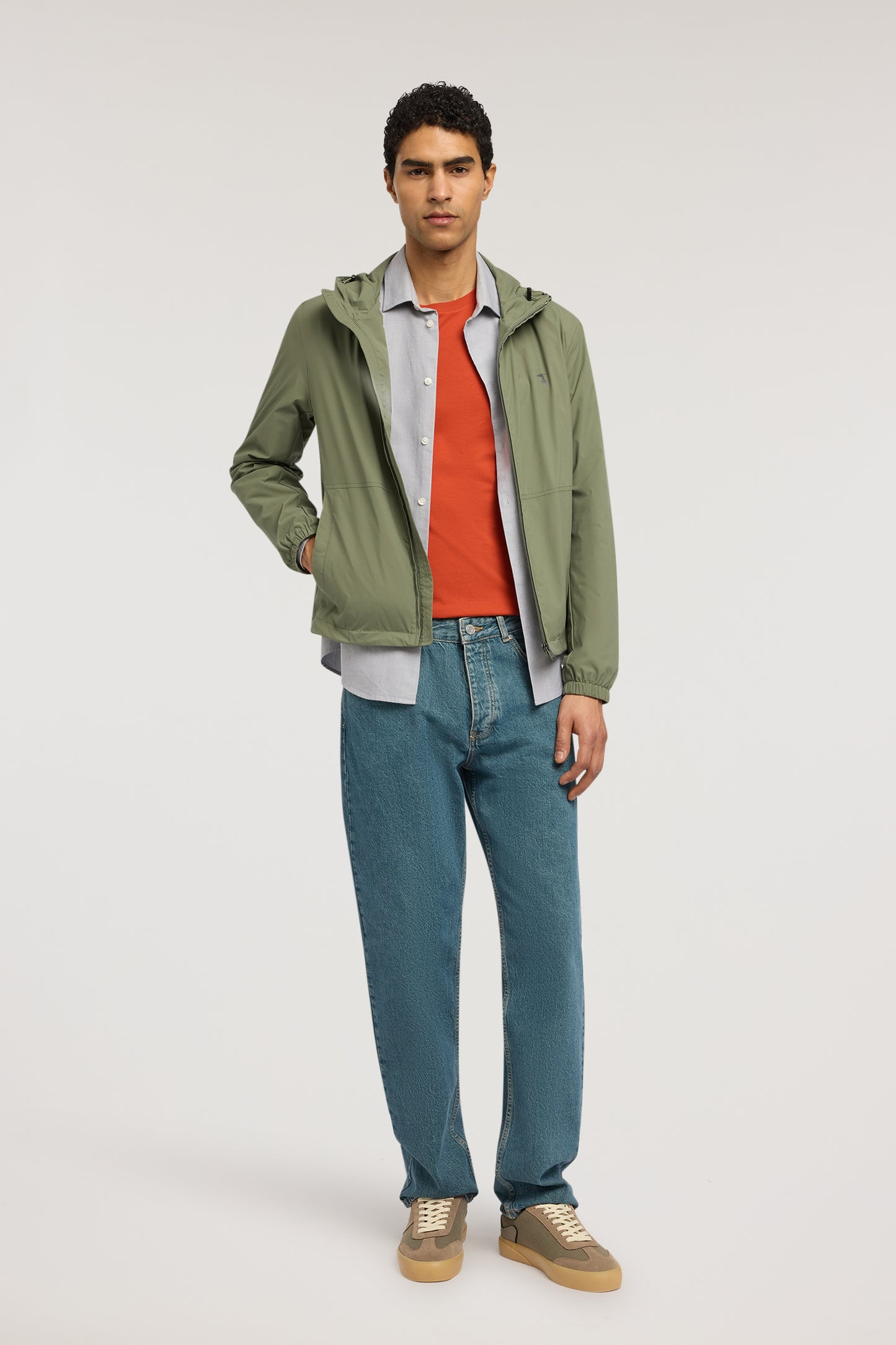 T-shirt slim fit in jersey stretch con ricamo 4|35d43531762b3a16ba8bbff1b2e92babe1849919f137347190adbe0d68b4adf3