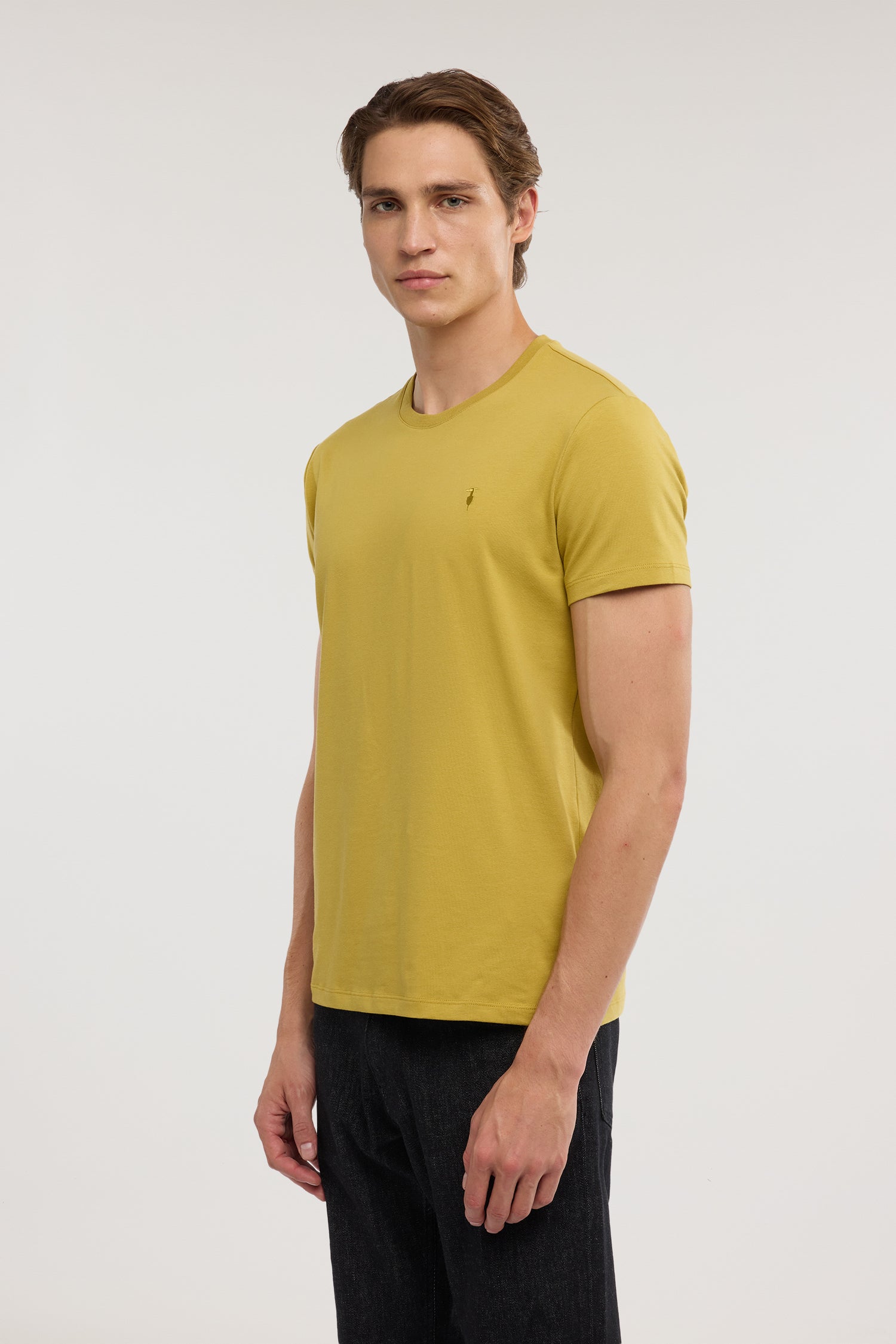 T-shirt slim fit in jersey stretch con ricamo 4|87b3b2ec8ff83ecfbdfa30113f50f5206b3b3546e2571cfb03b5d489d2b2feb0