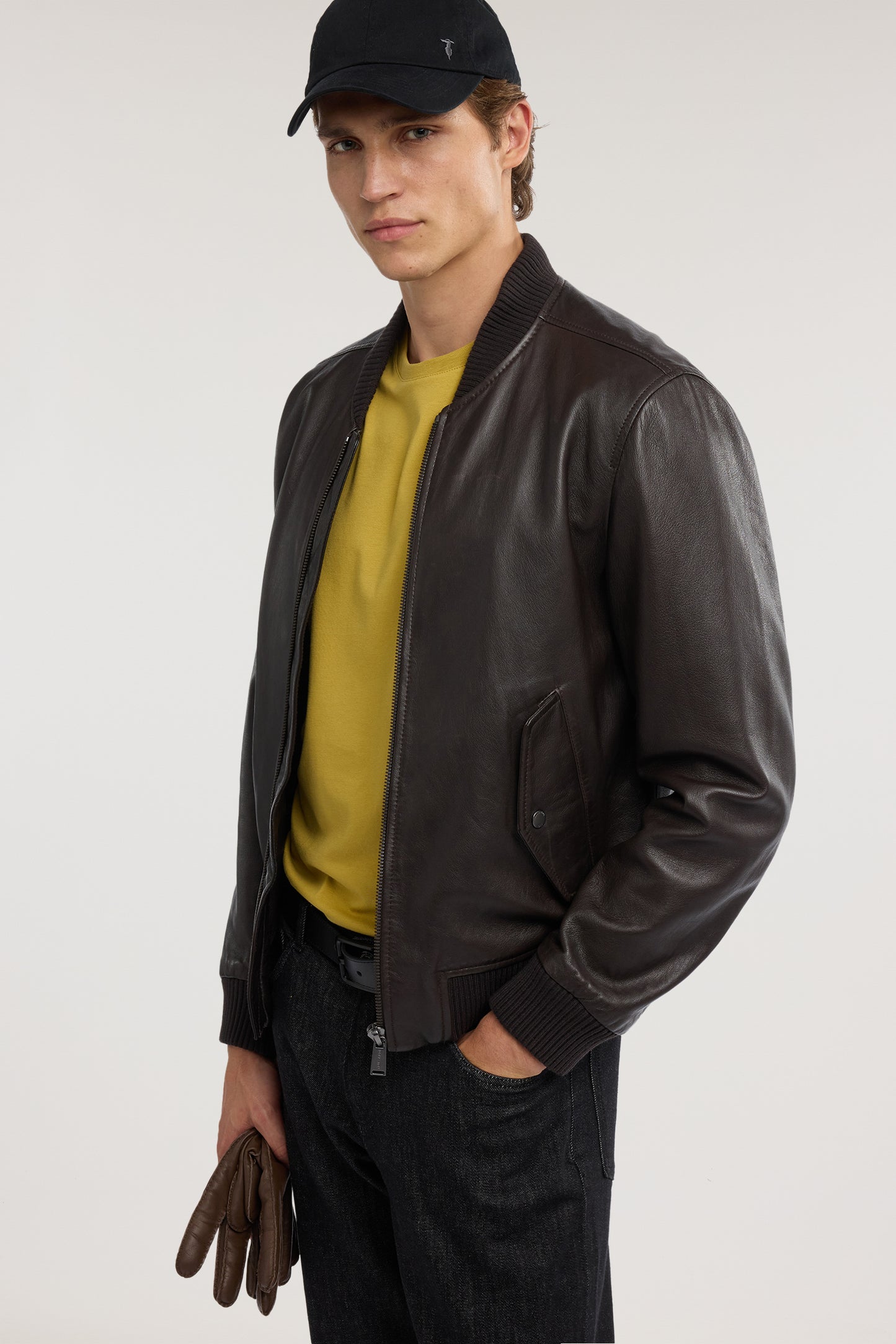 T-shirt slim fit in jersey stretch con ricamo 1|b587f16bc6b65155bace1aea15633501146ea25270eb7bdc243a3c452af5b364