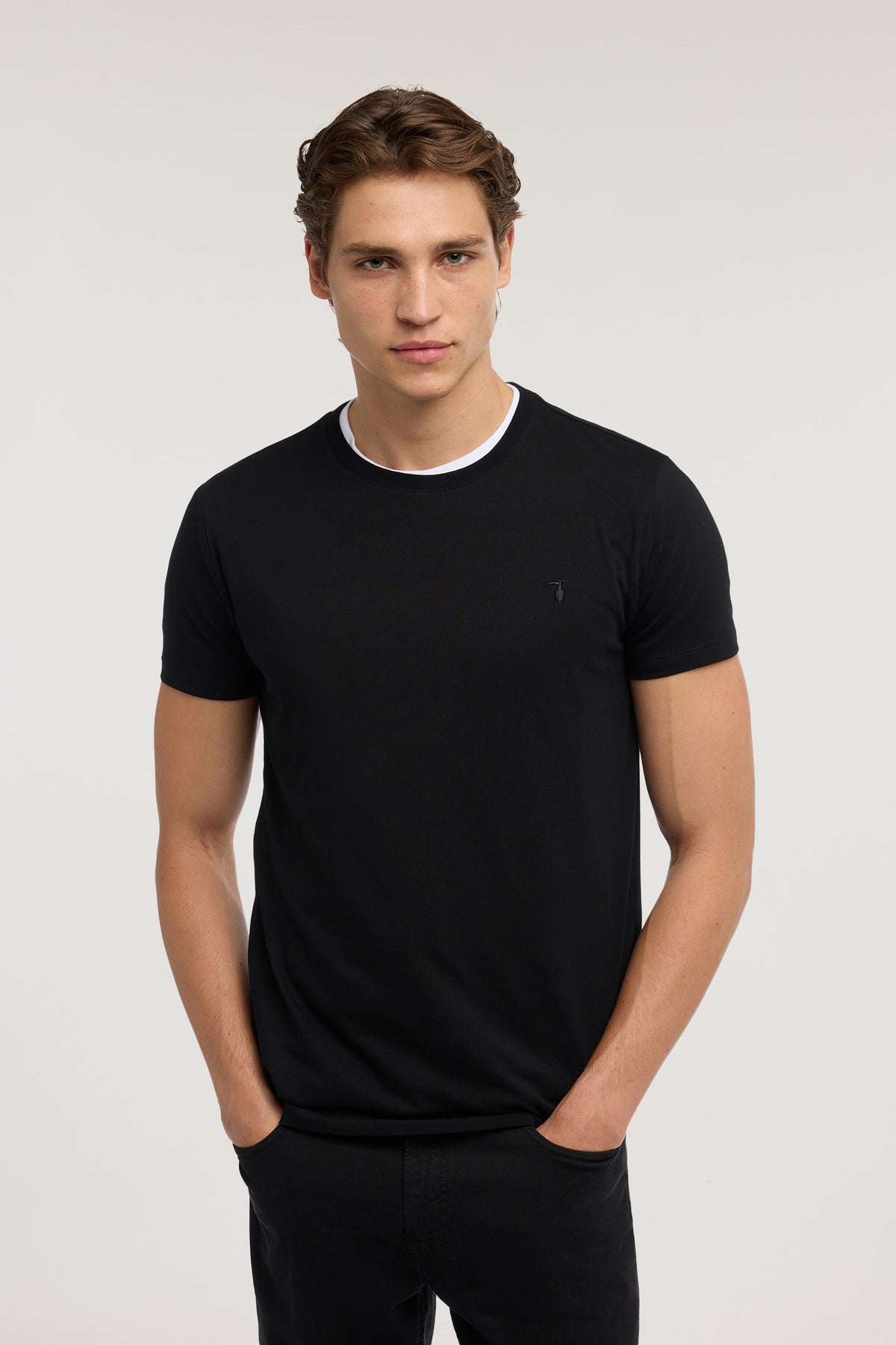 T-shirt slim fit in jersey stretch con ricamo 10|199fdf9d74f807d325ade5fc9b41dea2cc0b8230cc1d2df758a57be0092c891a