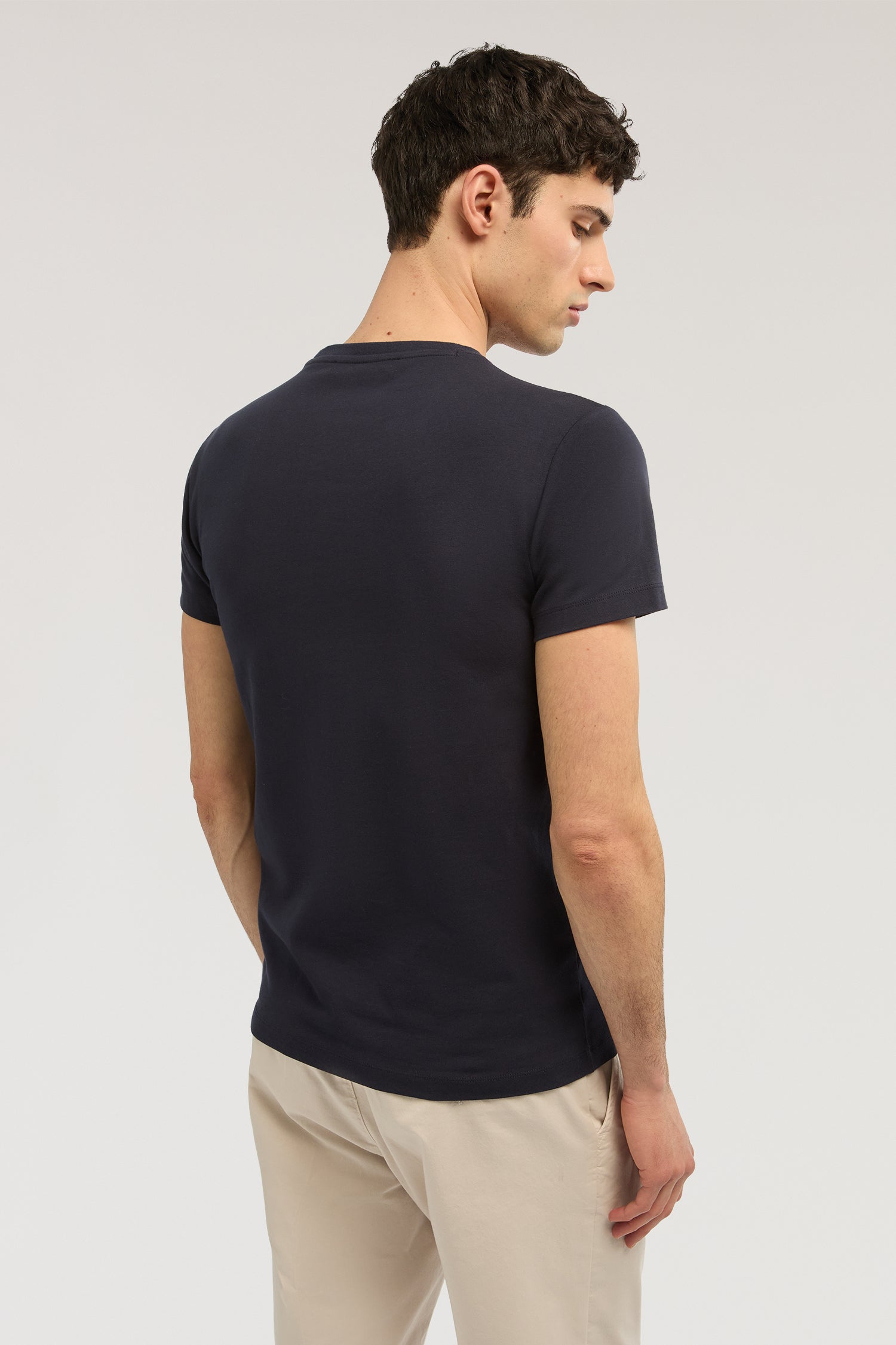 T-shirt slim fit in jersey stretch con ricamo 2|1aa56886d503687a79eedcd1fa9e8c9e890b2d6f32f8dabb2cd2692ac74996ed