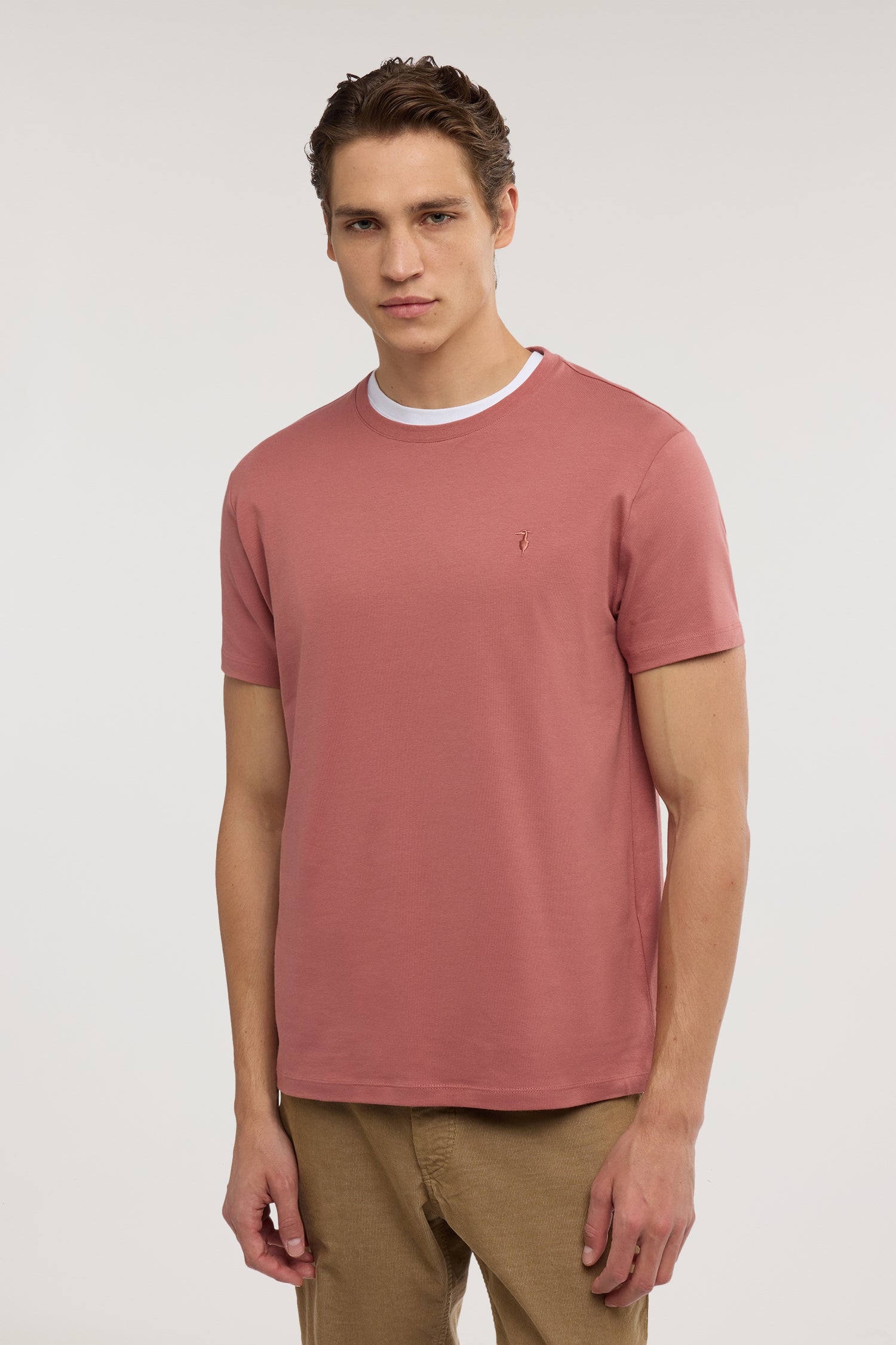 T-shirt slim fit in jersey stretch con ricamo 1|2e00aae7c639a5e14f9cf809d40dcf37f40c1578a3b2a6642099c61437d5a48b