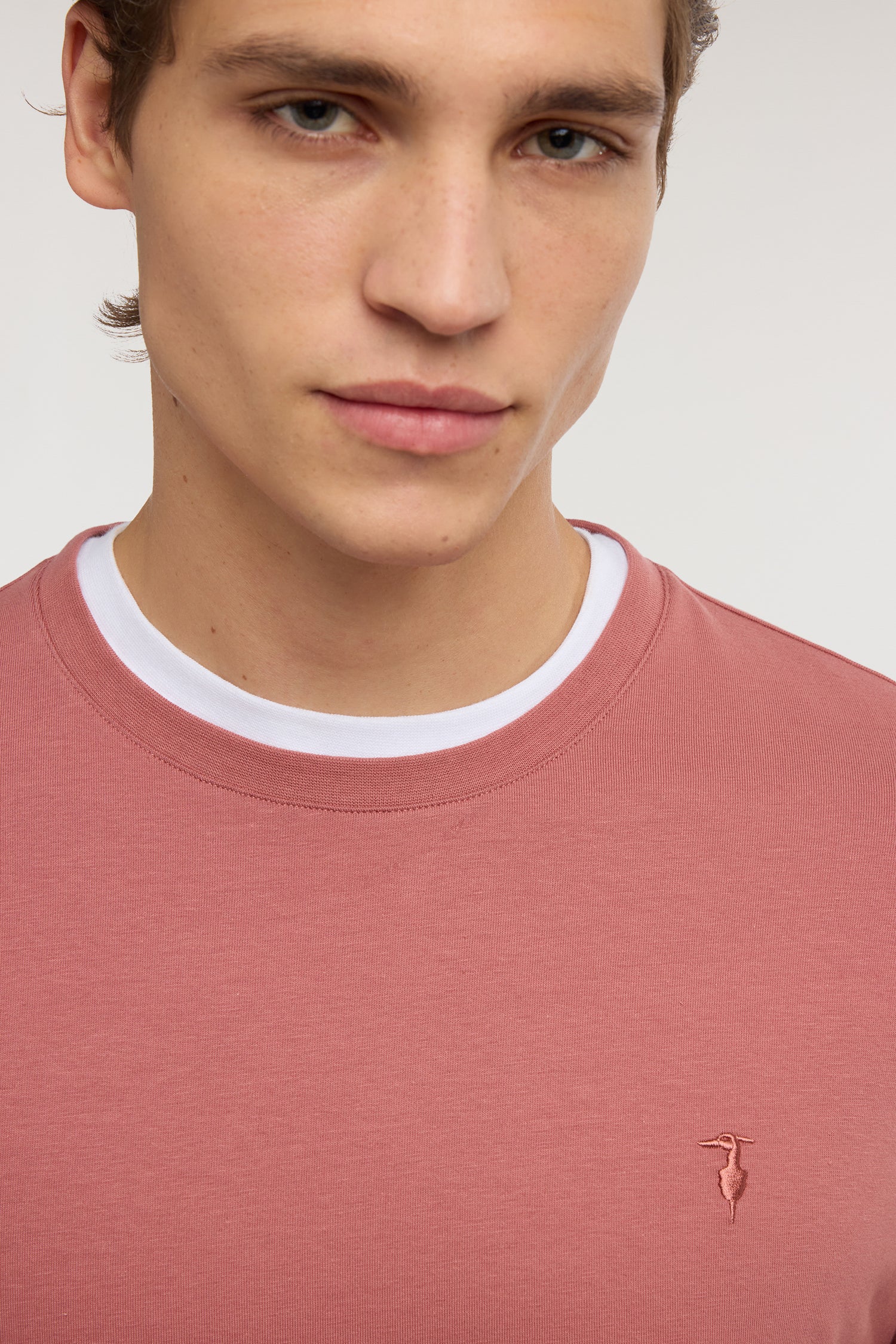 T-shirt slim fit in jersey stretch con ricamo 4|88d54b92b1f1fa91ab5cc43dee41cbc27b9f073aeee6ce8dc396d48ea538718c