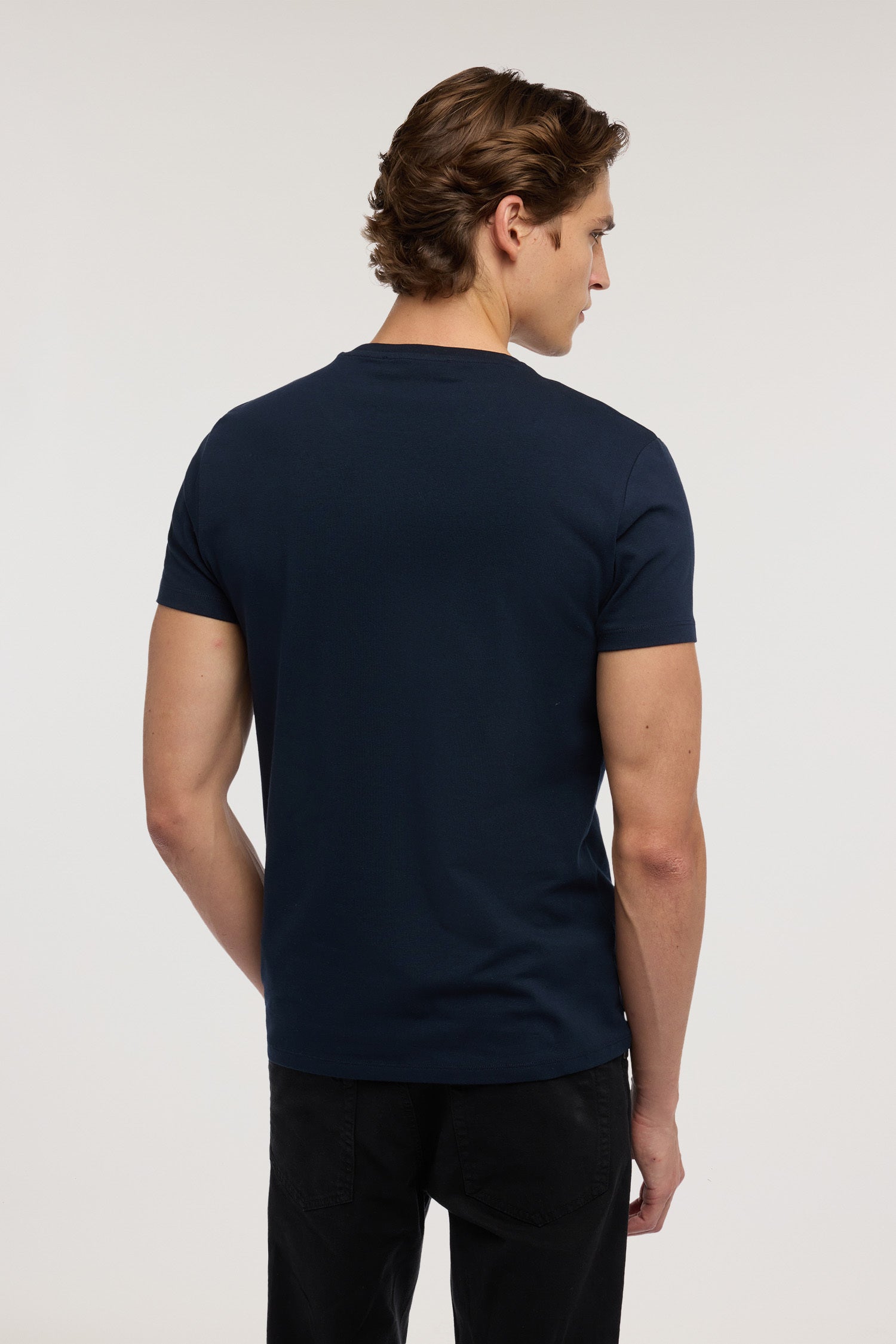 T-shirt slim fit in jersey stretch con ricamo 2|5748b59b0f76a46979d377ee76fa0396891bffa89d52bb847bf34528c6b3ad49