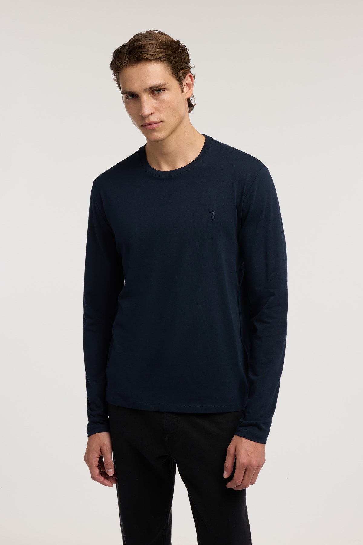 T-shirt slim fit in jersey a maniche lunghe 3|3830a20f9fef2b8e37e579e5e7471f19bb2067c11202a5e62464f9d0856cb475