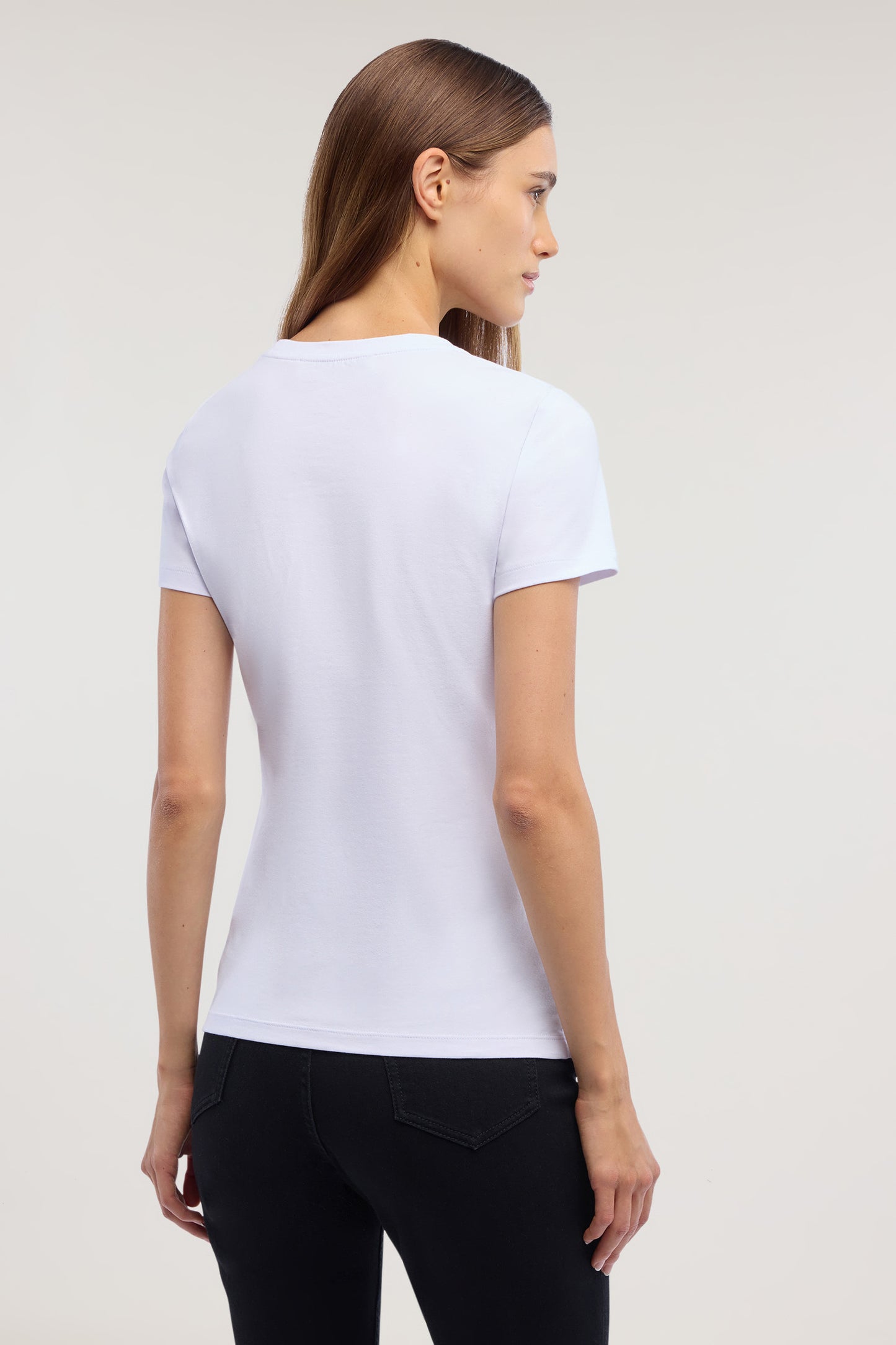 T-shirt slim fit con ricamo 1|a9a75a6933308abfd93f186287cec77175c8b1494532e8d55ba8ce132d739805