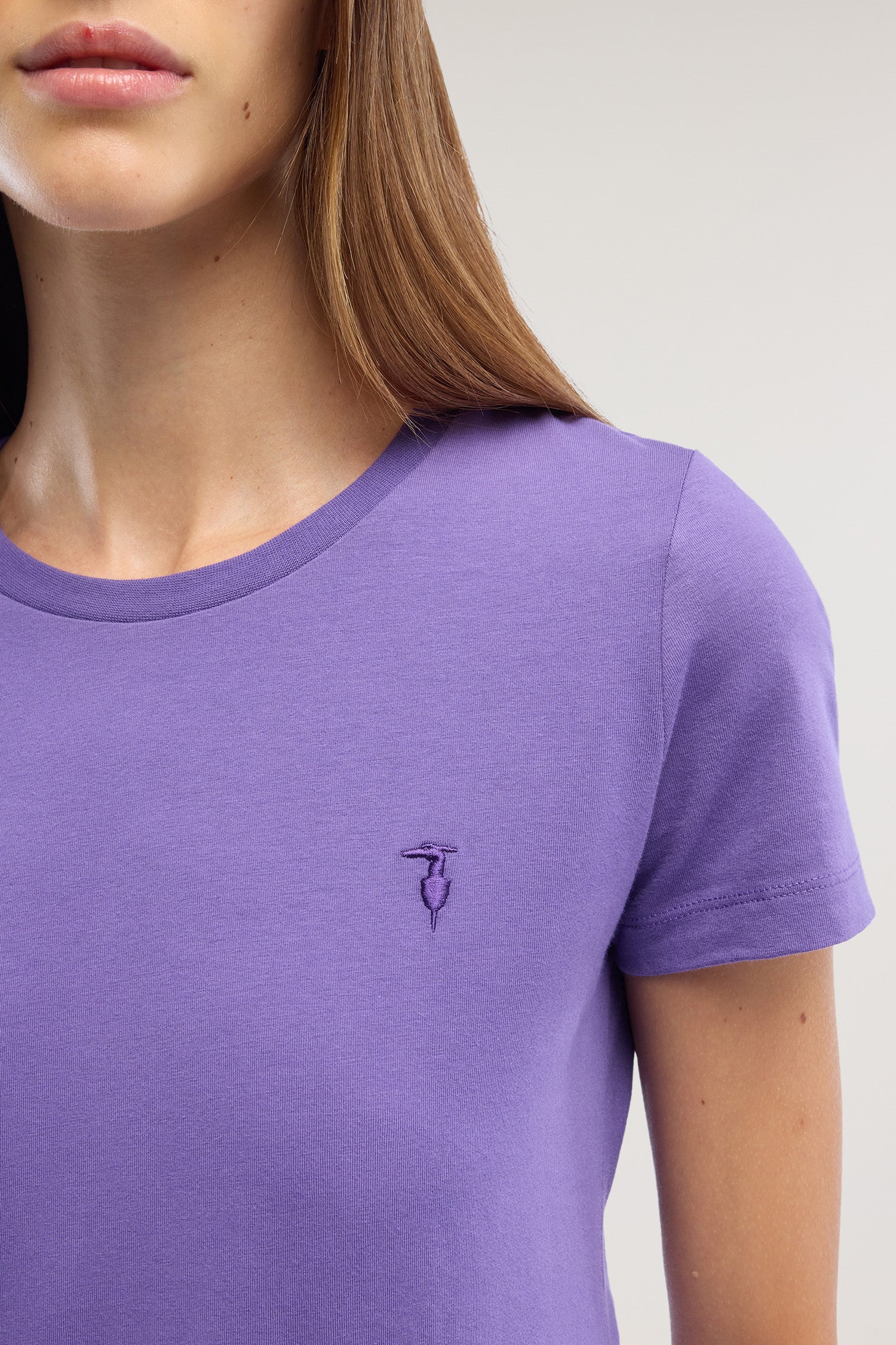 T-shirt slim fit con ricamo 4|0d2f5609444f9db3aaec323c70ee83d85e8d436b86208e881a2712a79c4a818c