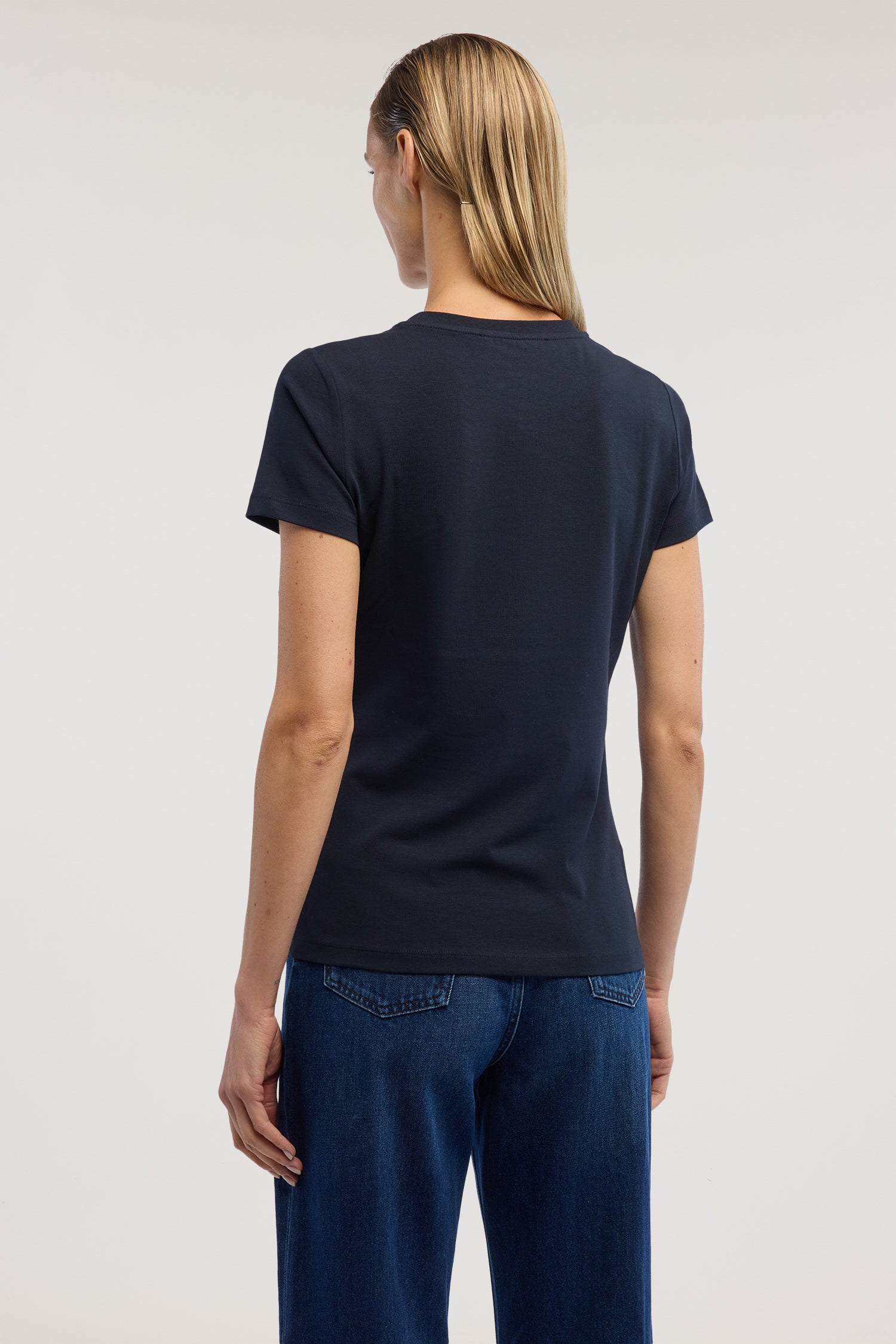 T-shirt slim fit con ricamo 2|6de5a09ed7f875f739340f03b1b053f4b81e8a99416c98ed6804ff35ea995a64