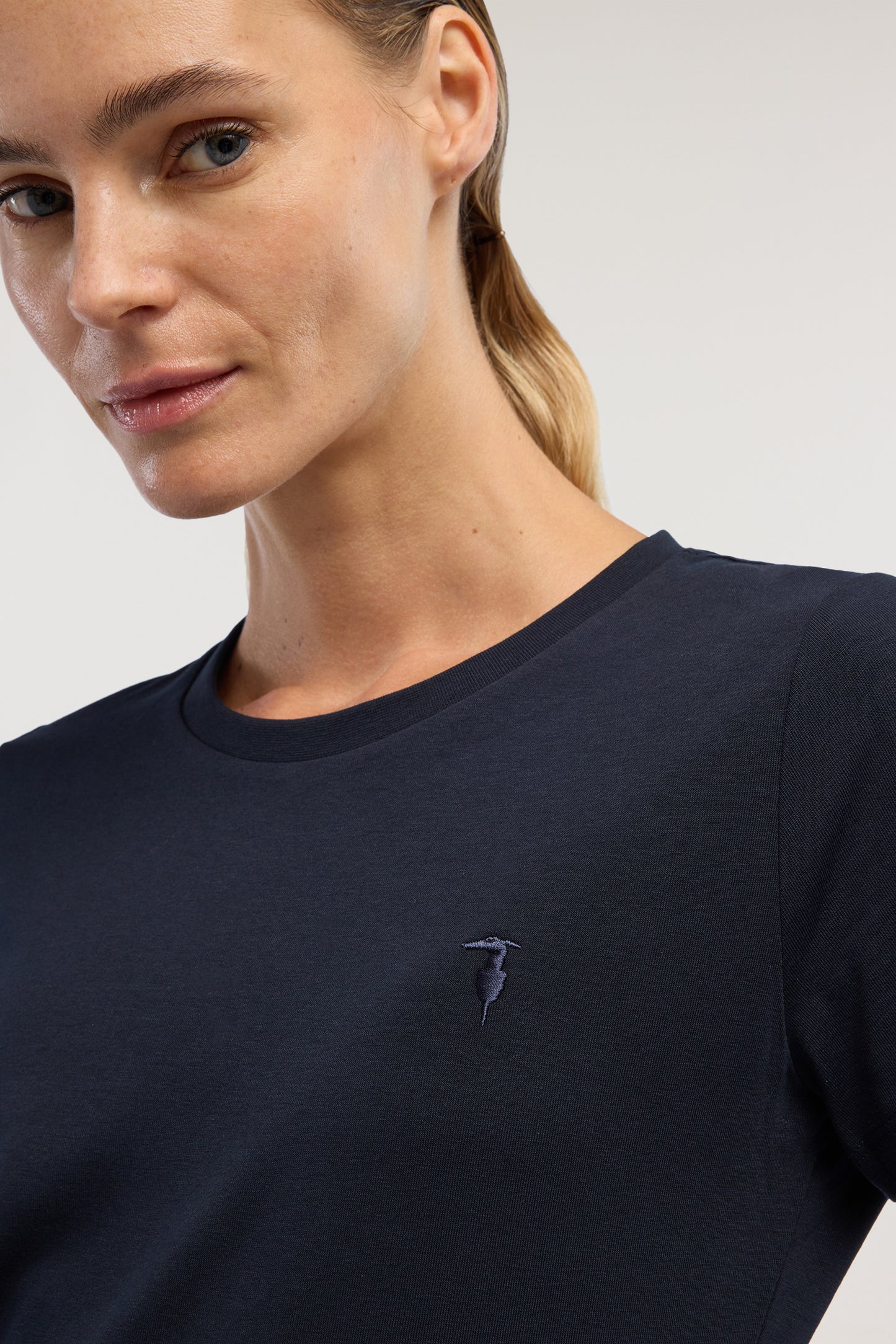 T-shirt slim fit con ricamo 3|c122d8ad2edbe2f0ad2cd18c8169a097df91bc4882d1a26a8a96fa6b20e43116