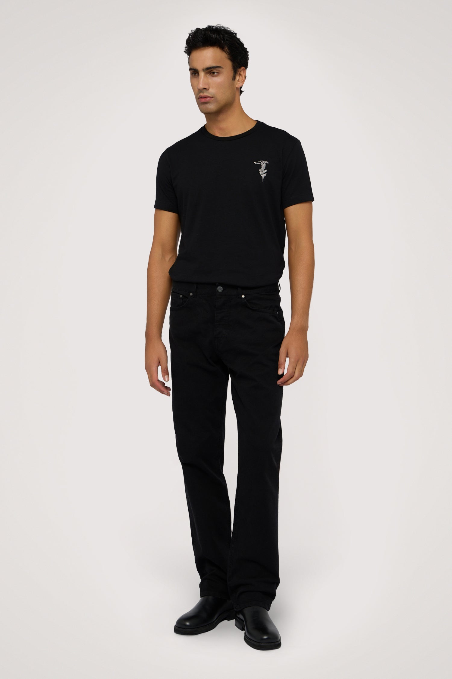 T-shirt regular fit con ricamo in contrasto 4|006a29fbdb377b6b38c2f888476d9ebf000bc559e6d99efe7490bbfe9713a90f