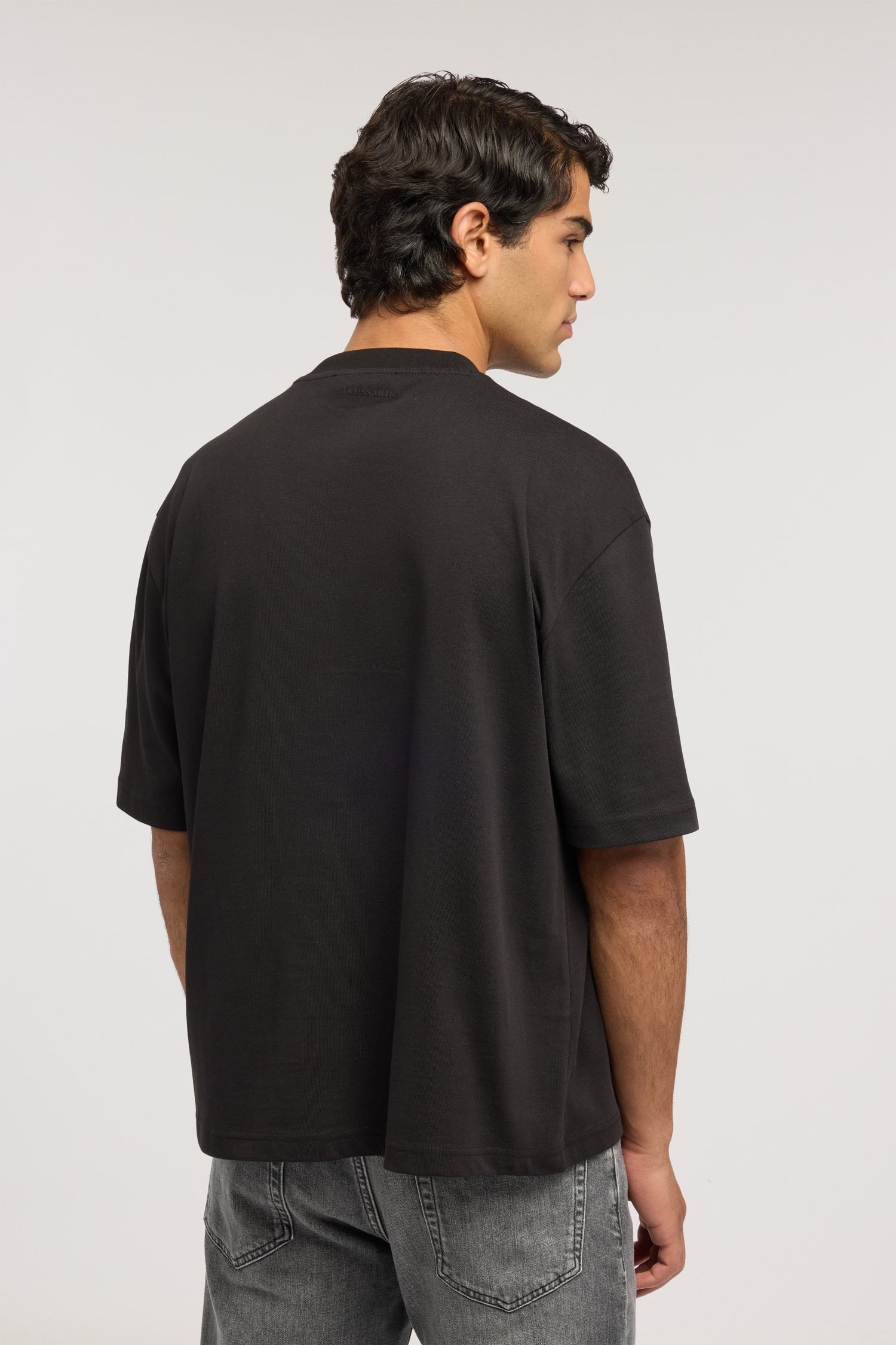 T-shirt boxy in jersey con taschino applicato 5|dc7d566d9b72bb1651a837813cd05ff94f5102887c3ae61ecd2d3a73866a9aaa