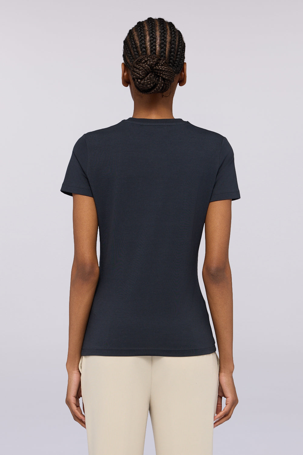T-shirt slim fit con ricamo 2|f8ca376a98ae160875c52a3347e865f367fe6a78814b36879b2a463819c35641