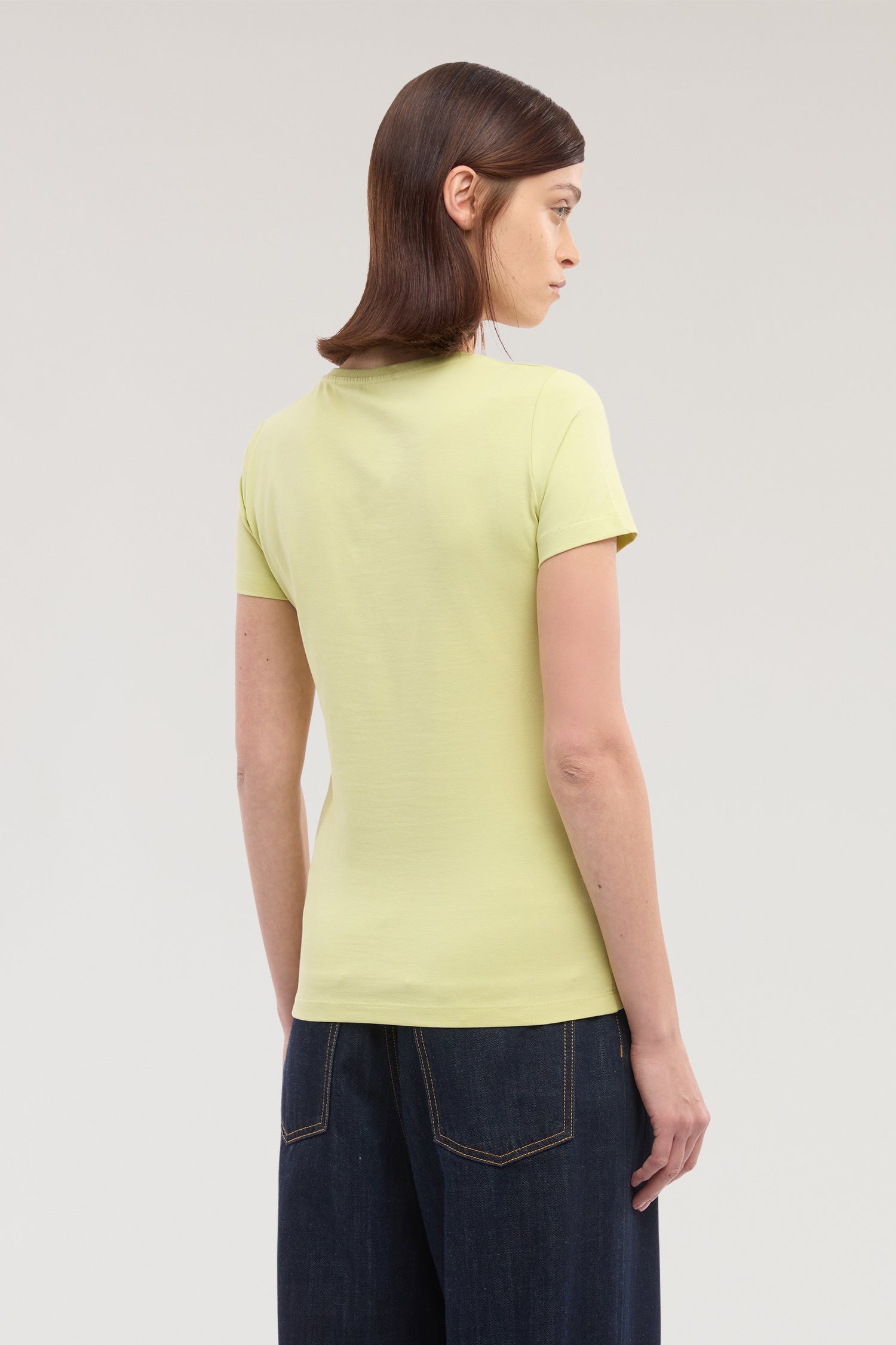 T-shirt slim fit con ricamo 3|d601d05f8b385f9b5a276642f230dc2a79bad969d7cdec4301690e0dc6b8e97e