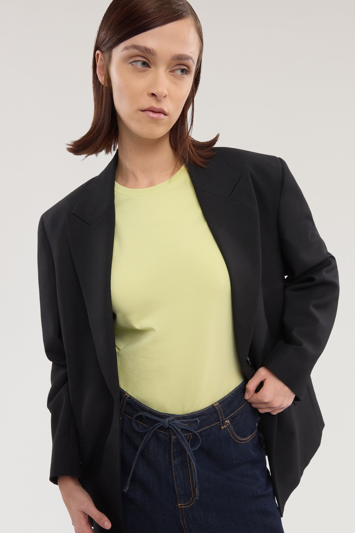 T-shirt slim fit con ricamo 4|e08b1568f8602f2847a821c5261a0ee405cdef247ffa0eb7529eacd10fad4136