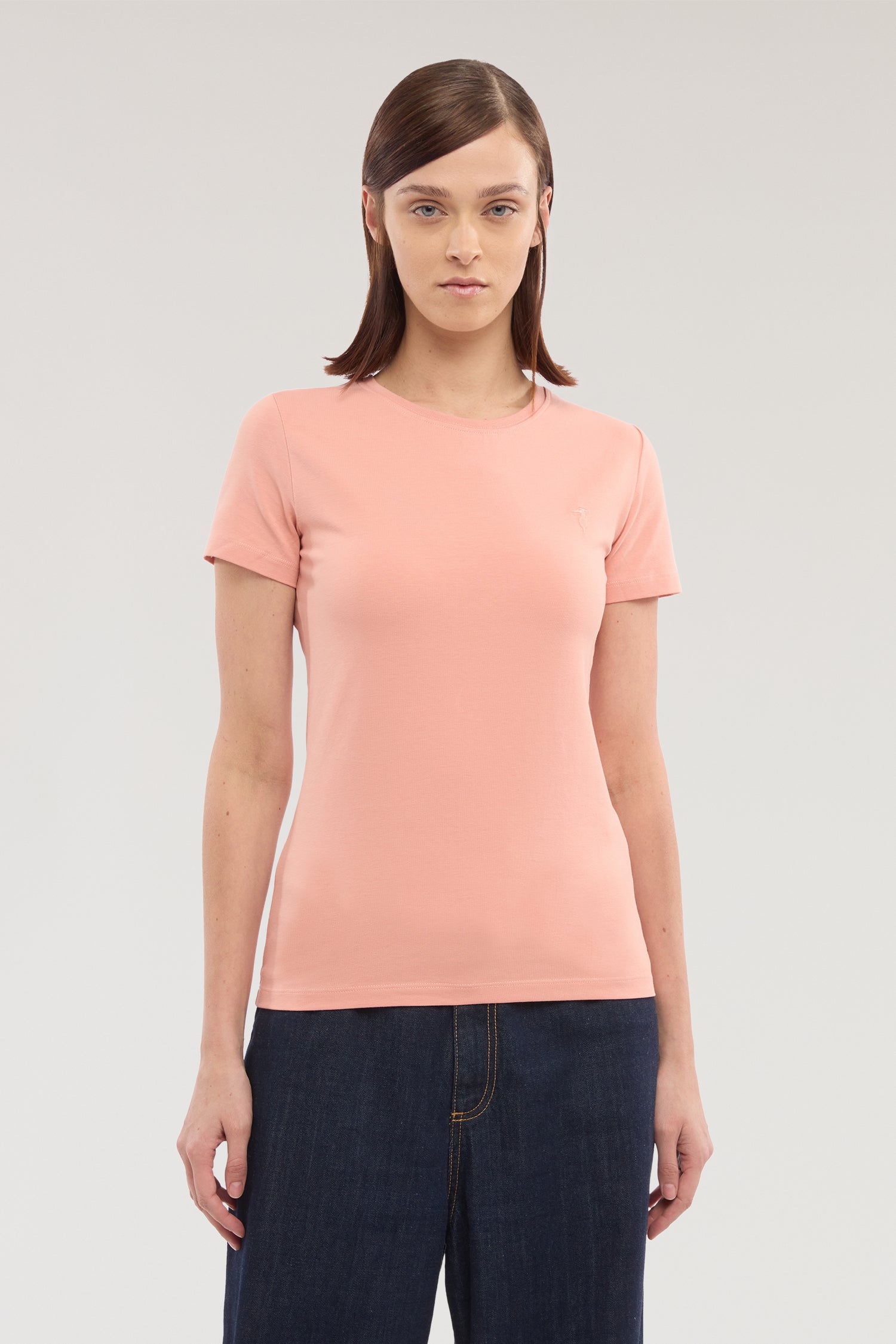 T-shirt slim fit con ricamo 2|391015b2f23670097bca5cba0ef70c3f702b84ec197b45d4a1bec063f23b7131