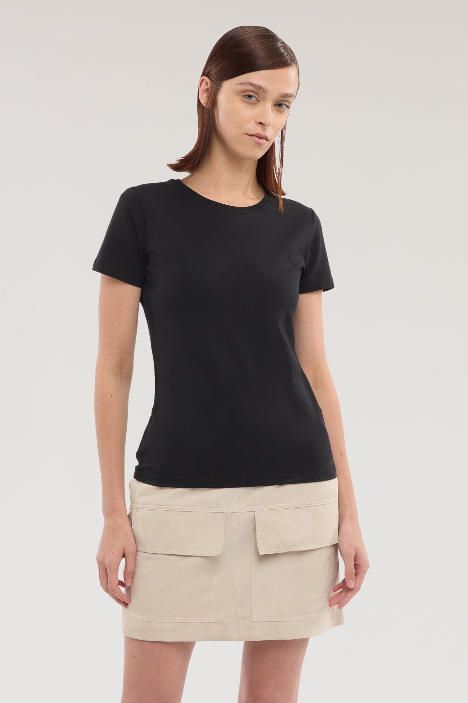 T-shirt slim fit con ricamo 2|a71d9add254d6a81d92ba0f0c135dea80206befcd2757e7d7a27fcb6bcc60fb1