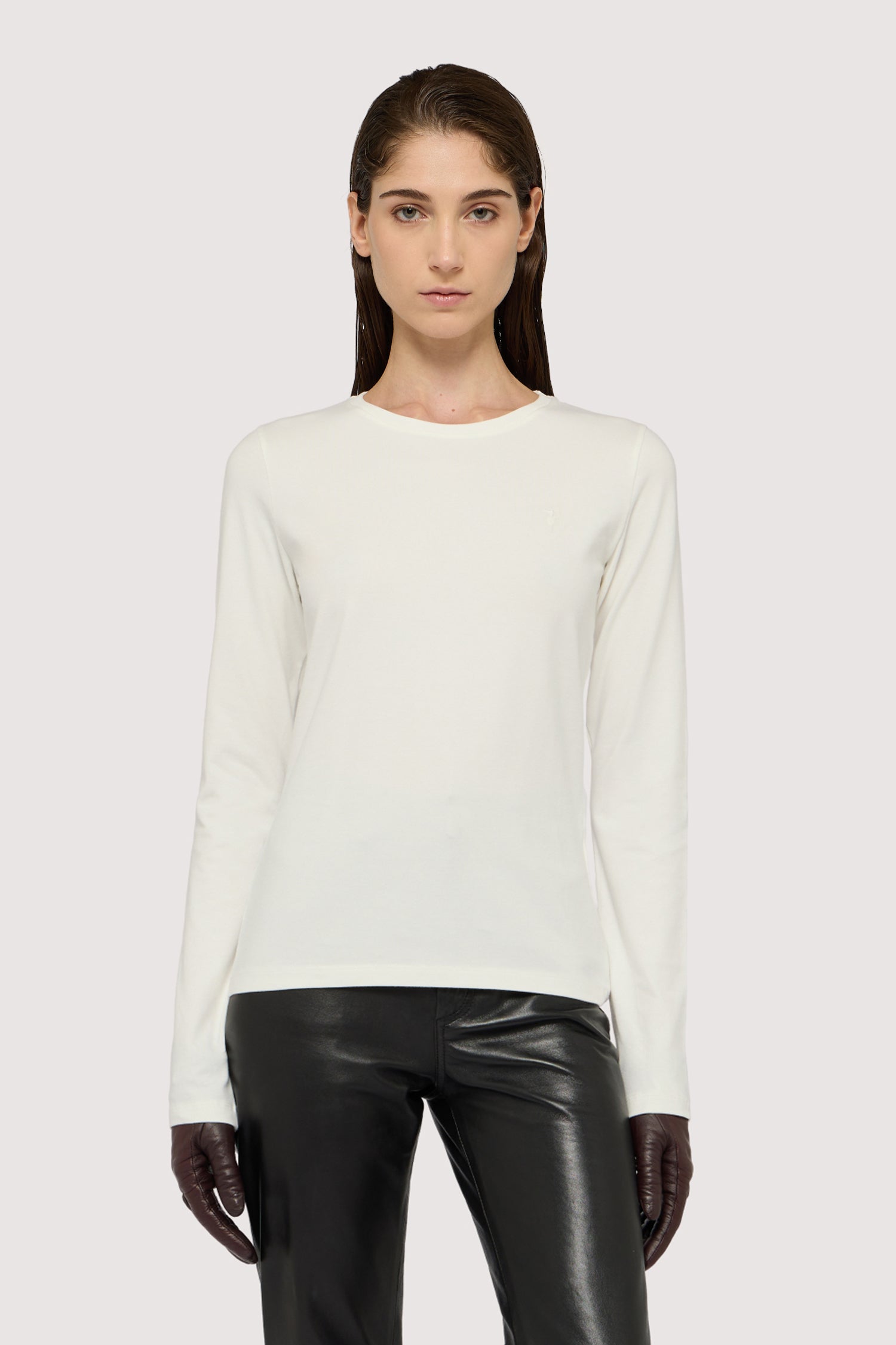 T-shirt slim fit in jersey a maniche lunghe 1|57b84f69e3e6d0f4698e2ab7816e01f86b6db1bd4f856985a538f96b30e0ab48