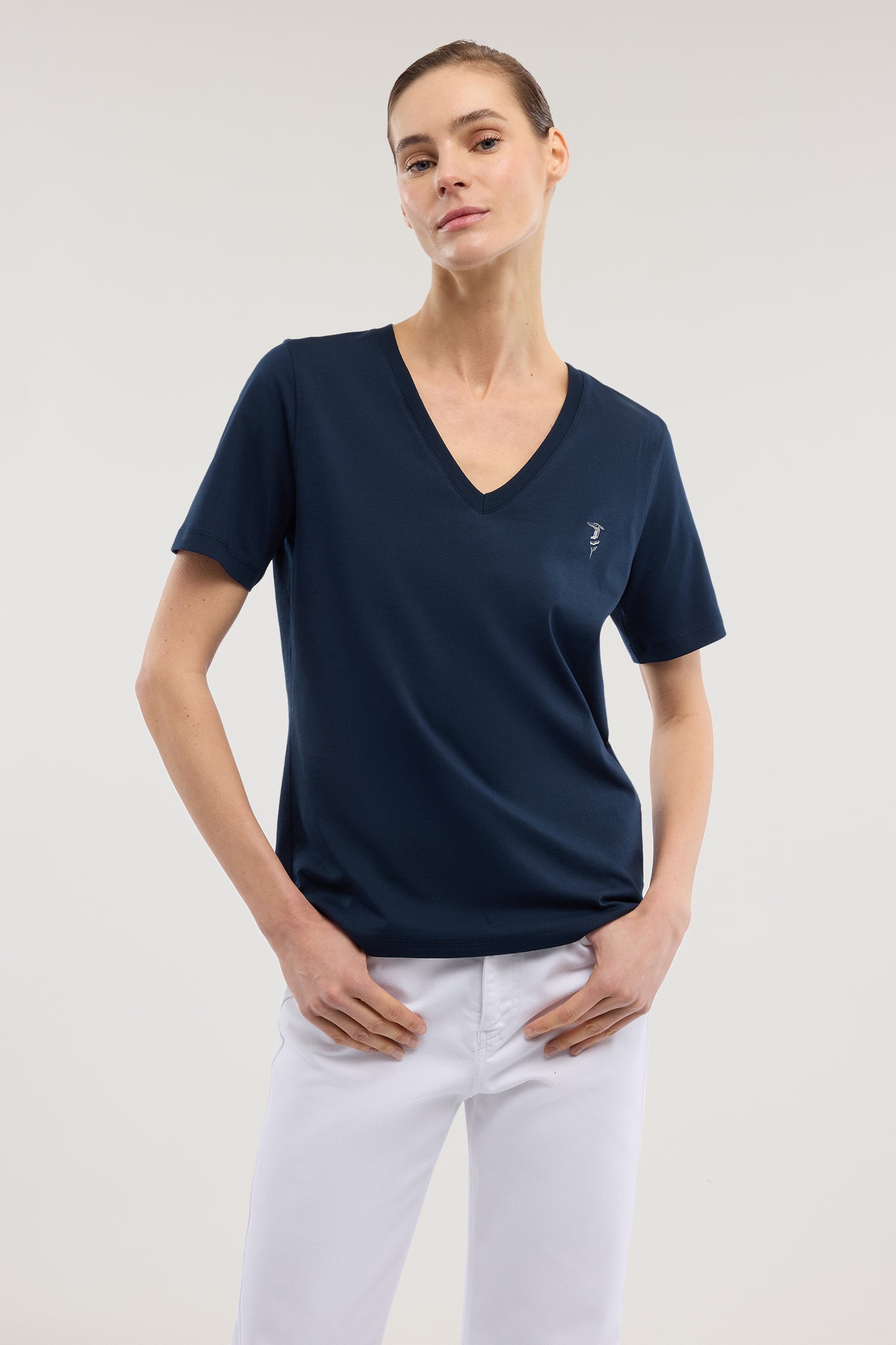 T-shirt regular fit scollo a V in cotone 1|674a0c85ecb42ac38b369f9bd438d462192ed6f347c4725ebd5b1599dcc746b6
