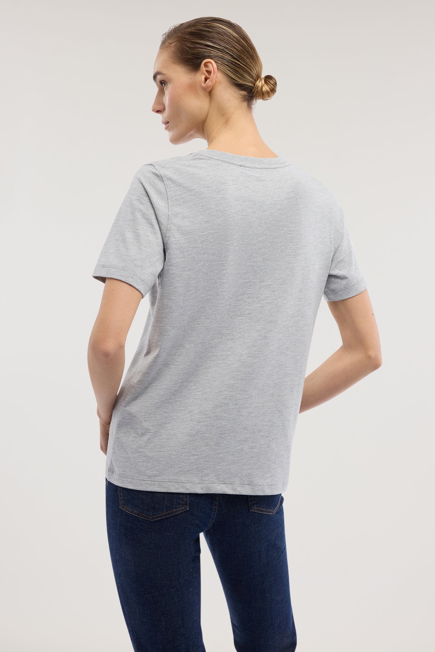 T-shirt regular fit scollo a V in cotone 3|208ac5857046fdff6cc608a970b23aef6c53020398ce51a6511b838e49af92c2