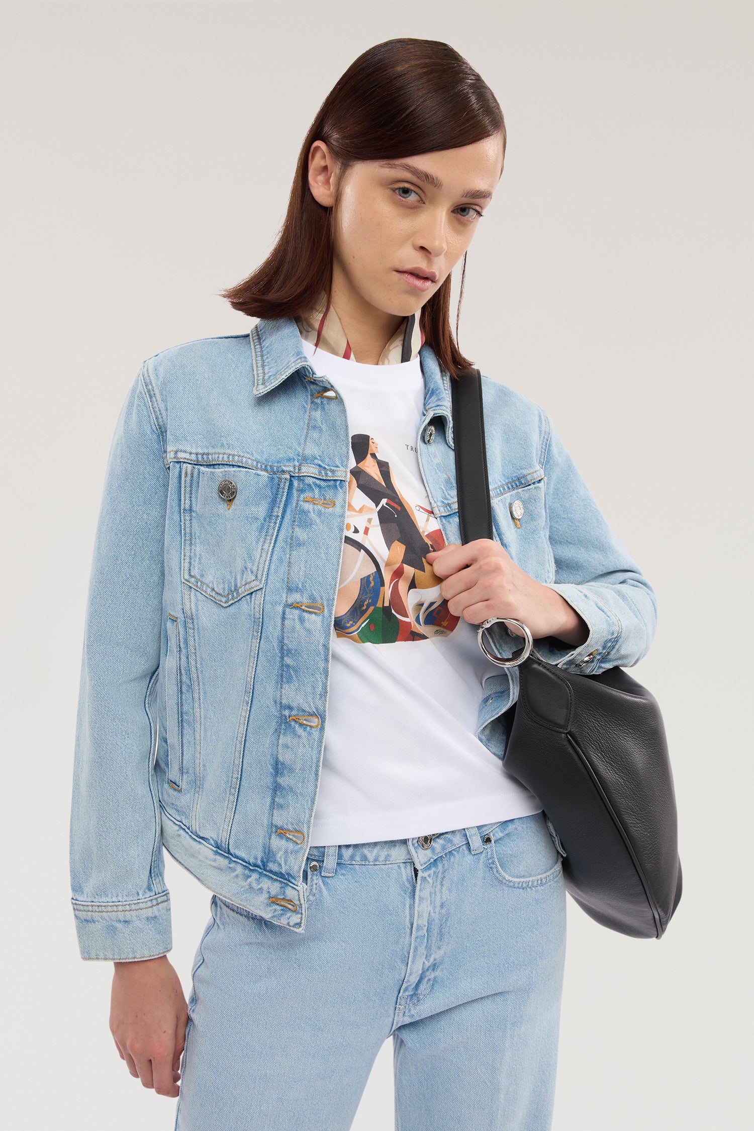 T-shirt boxy con spacchetto e stampa 4|bfdf372040a388c20c227ed84f1505f517c1697331f1a5cadeed0044bedcfb5d