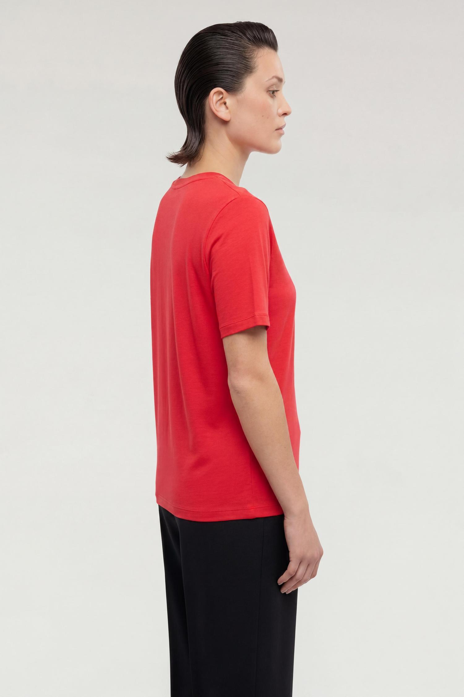 T-shirt regular fit con stampa e ricamo 5|d4bc8c9ee635b5fb9da9370648699477111dc5ecb8cb002993f2847c1c8a27e5
